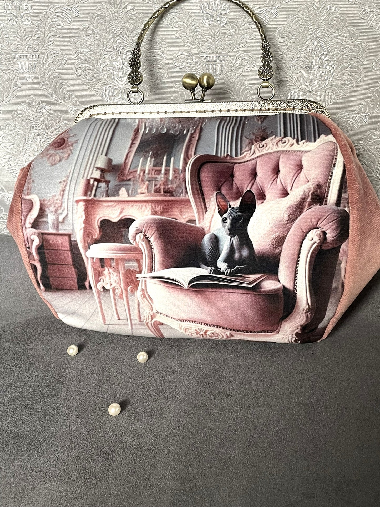 Sac « Chat du Boudoir » – Fantaisie Féline et Élégance Baroque