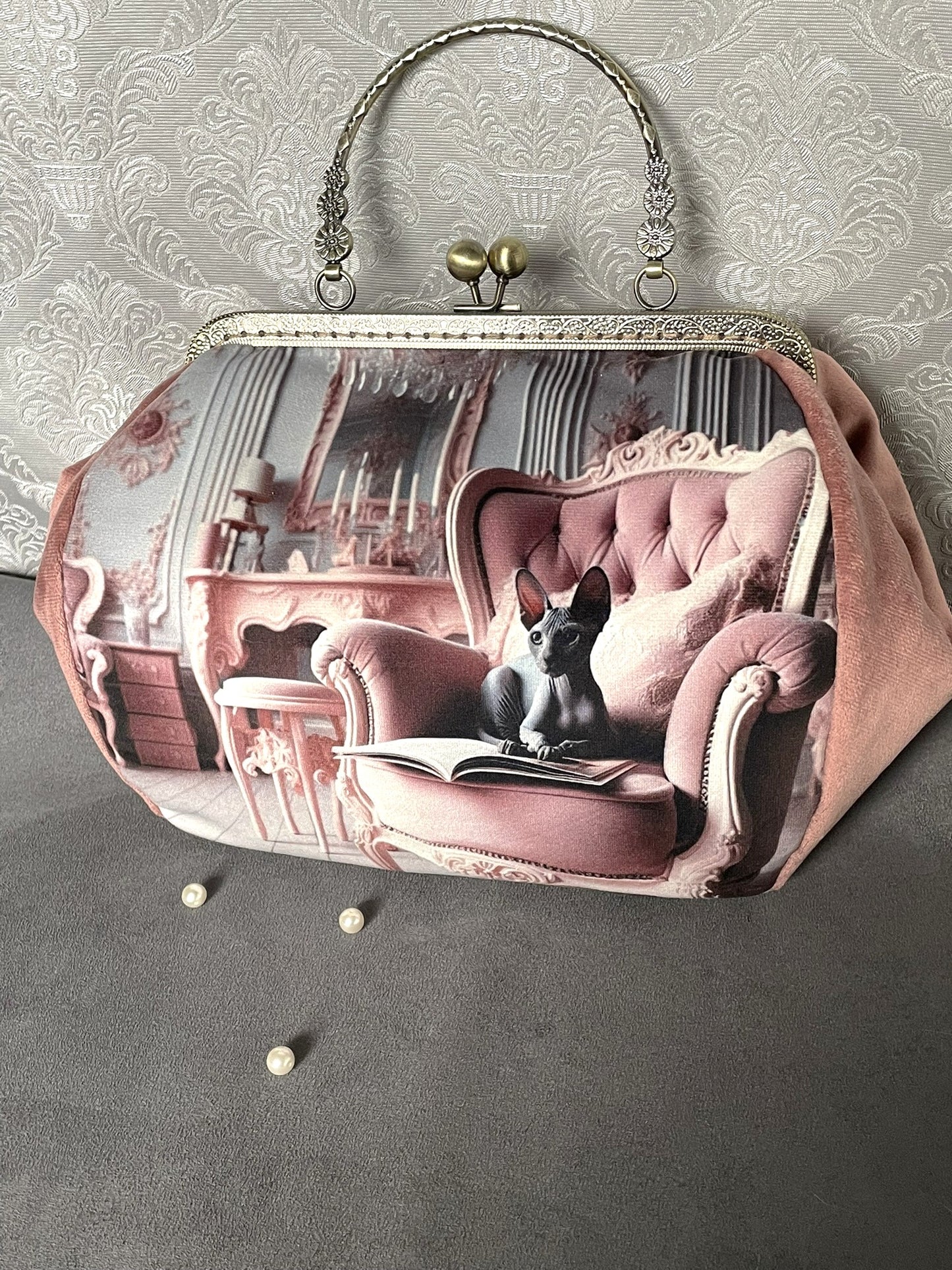 Sac « Chat du Boudoir » – Fantaisie Féline et Élégance Baroque