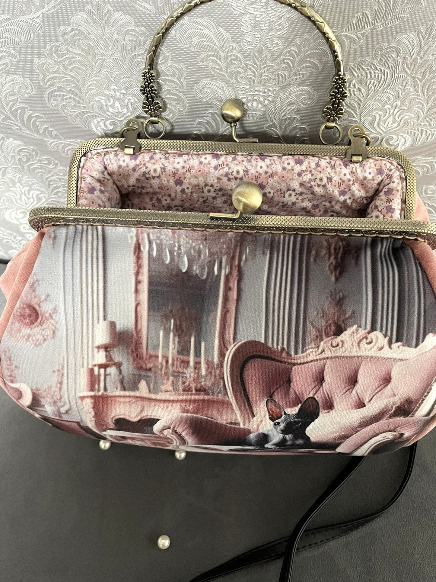 Sac « Chat du Boudoir » – Fantaisie Féline et Élégance Baroque