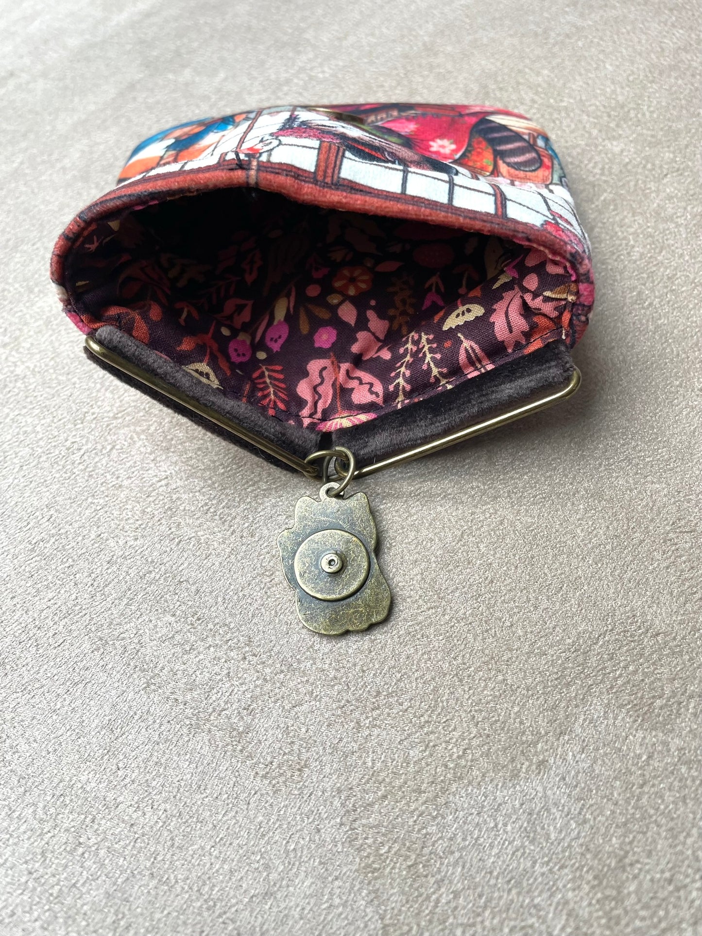 Porte monnaie aimanté en velours – Chats en kimono et ambiance japonaise