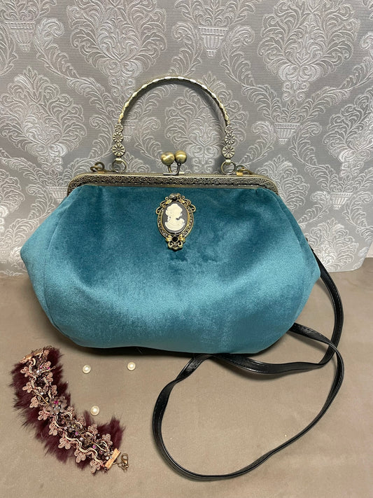 Sac femme "Camée " – Velours & silhouette baroque – Accessoire élégant et mystérieux