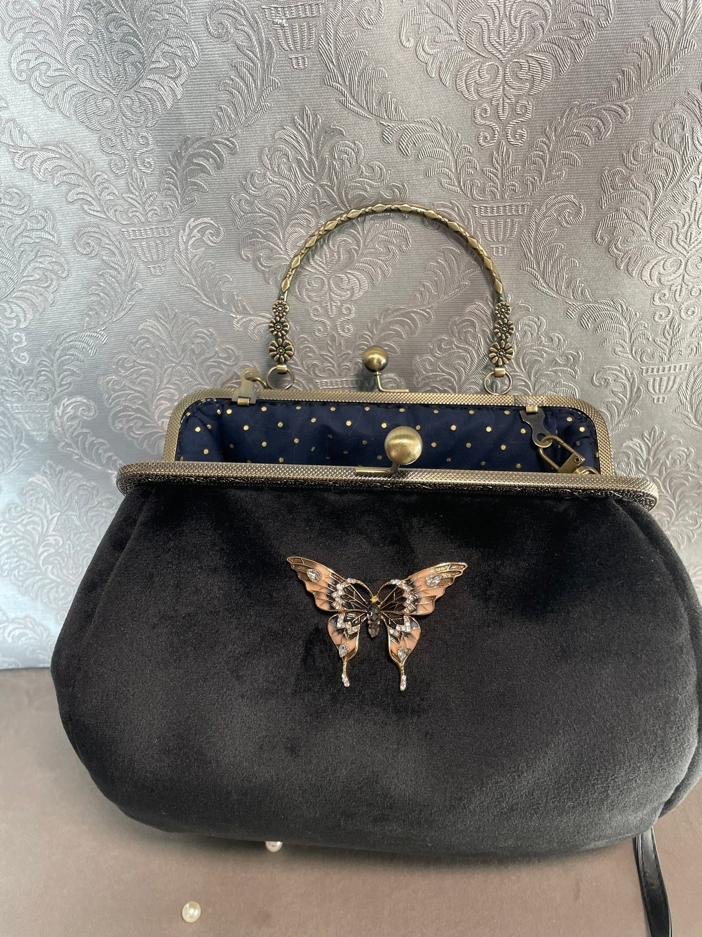 🦋 Sac “Papillon Noir Majesté” – Élégance vintage & mystère
