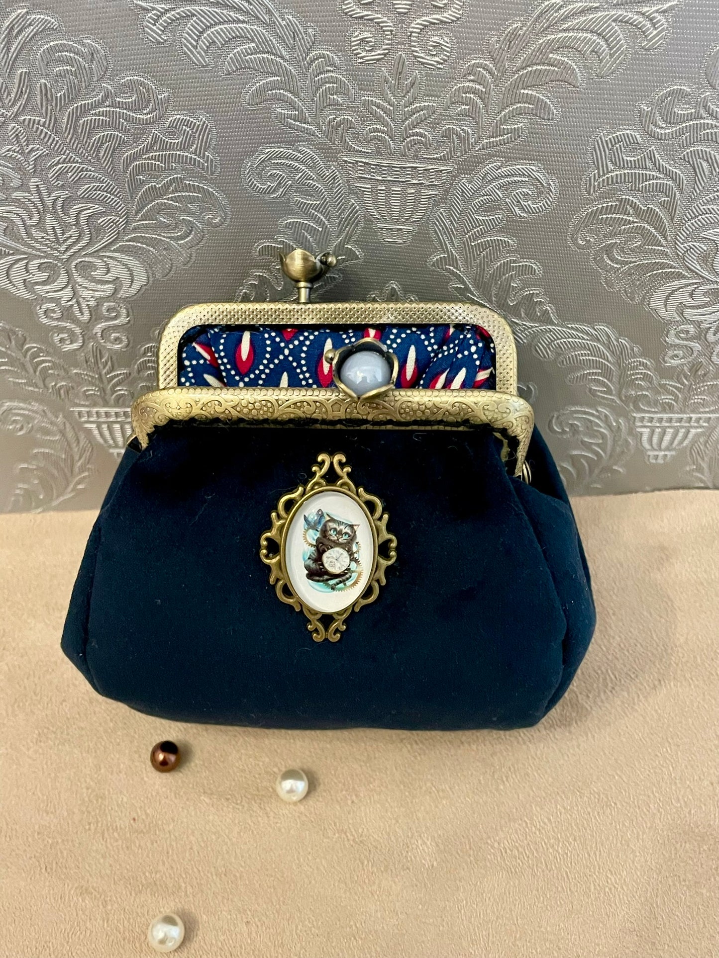 Porte-monnaie Velours Bleu Marine & Chat du Cheshire | Style Rétro Alice au Pays des Merveilles