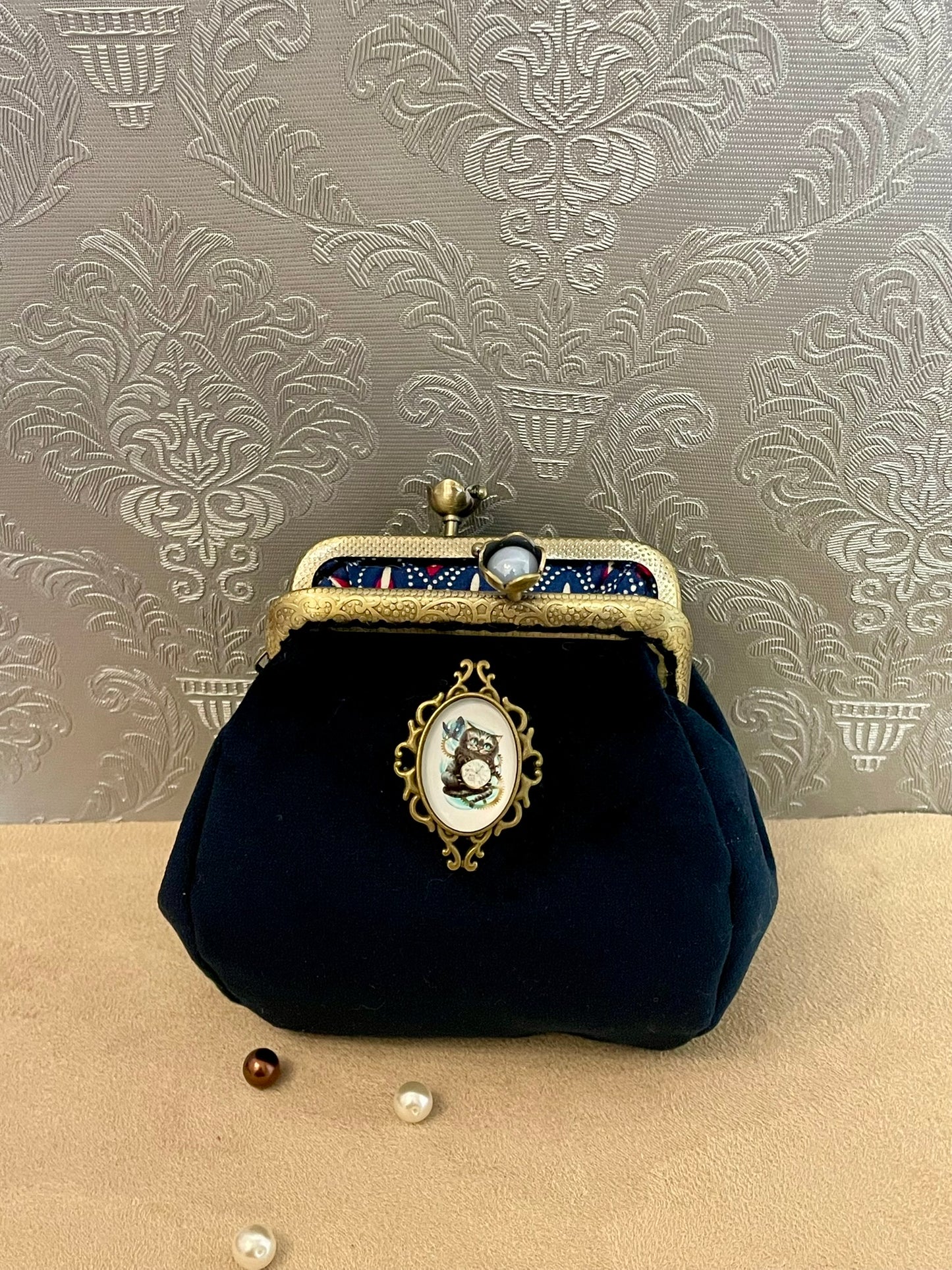 Porte-monnaie Velours Bleu Marine & Chat du Cheshire | Style Rétro Alice au Pays des Merveilles