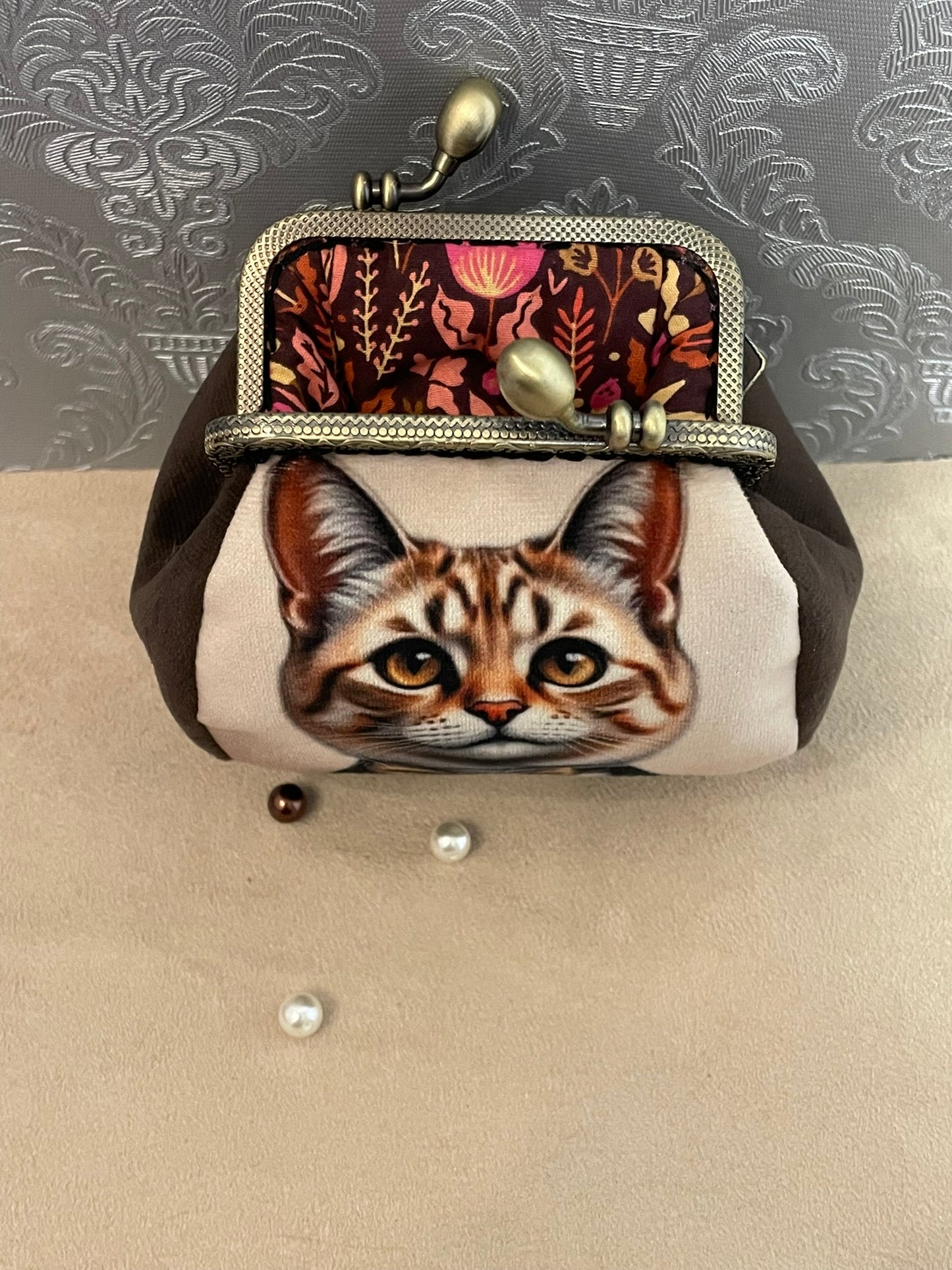 🎩🐱Porte-monnaie en velours avec Chat Gentleman – Accessoire rétro chic & irrésistible
