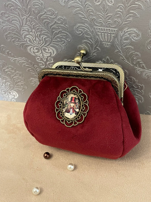 Porte-monnaie rétro en velours rouge avec chaperon rouge – Fait main & chic intemporel