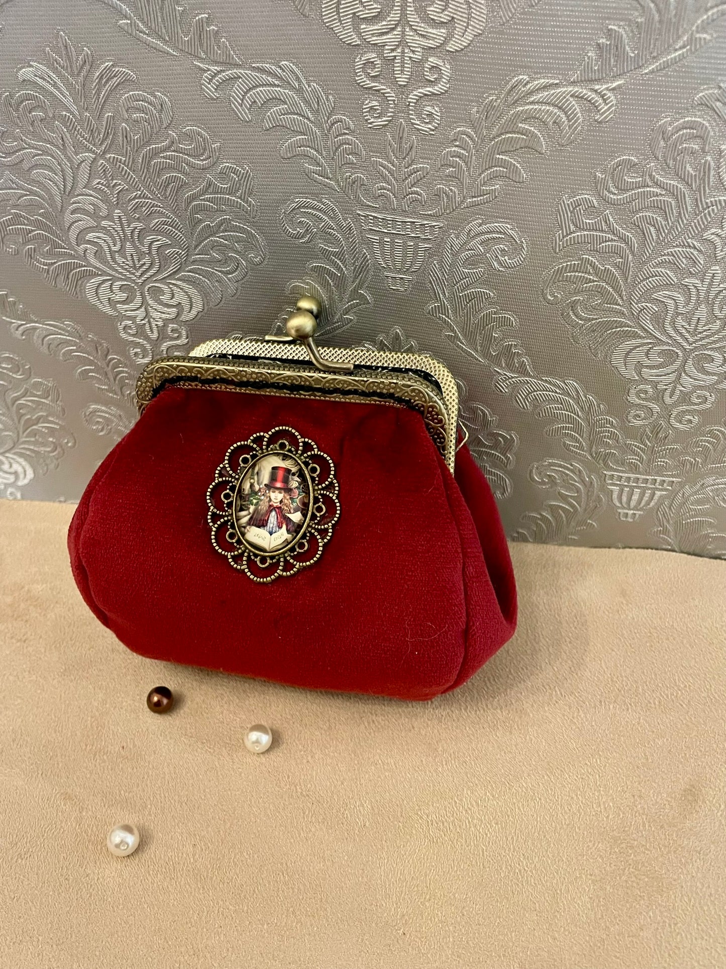 Porte-monnaie rétro en velours rouge avec chaperon rouge – Fait main & chic intemporel