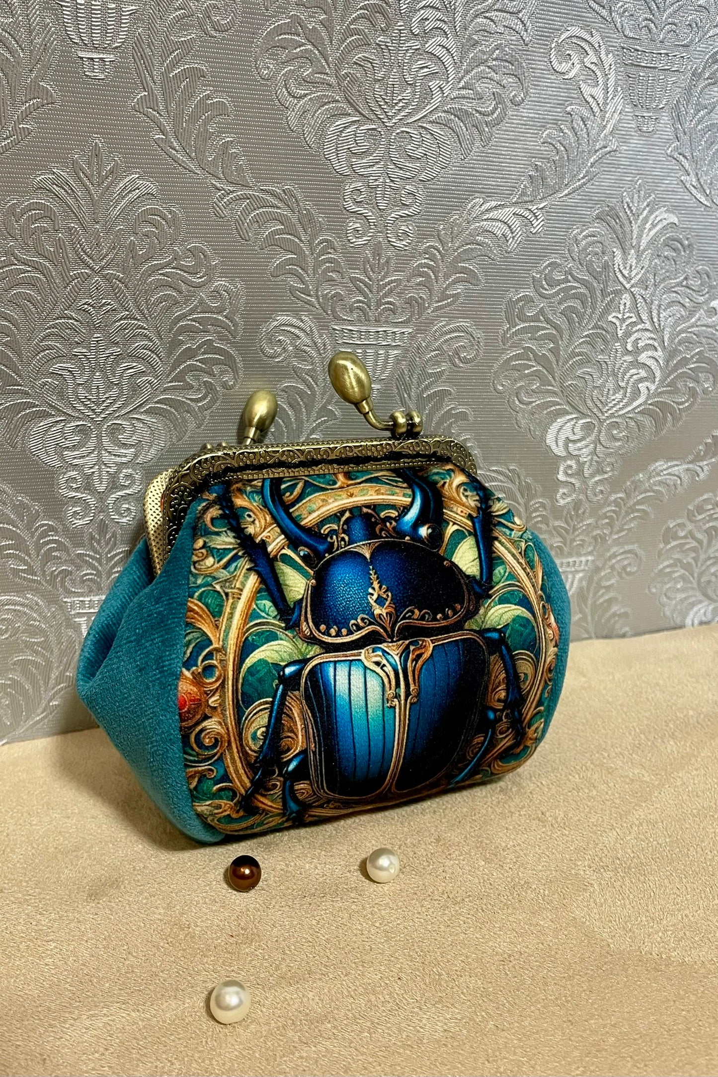 🪲 Porte-monnaie Scarabée Royal – Accessoire mystique & raffiné en velours