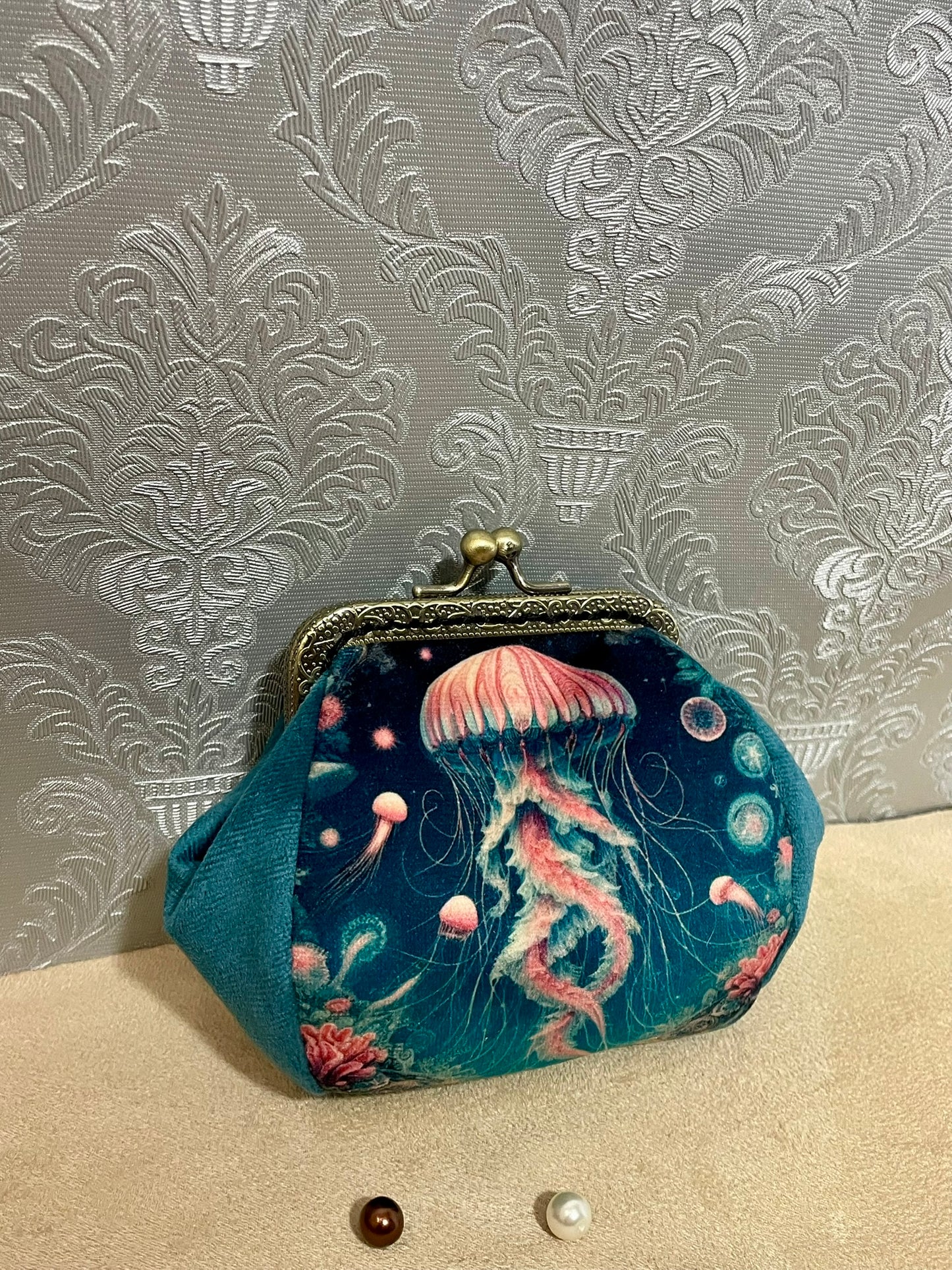 Porte-monnaie “Méduse Abysse” – Accessoire marin en velours