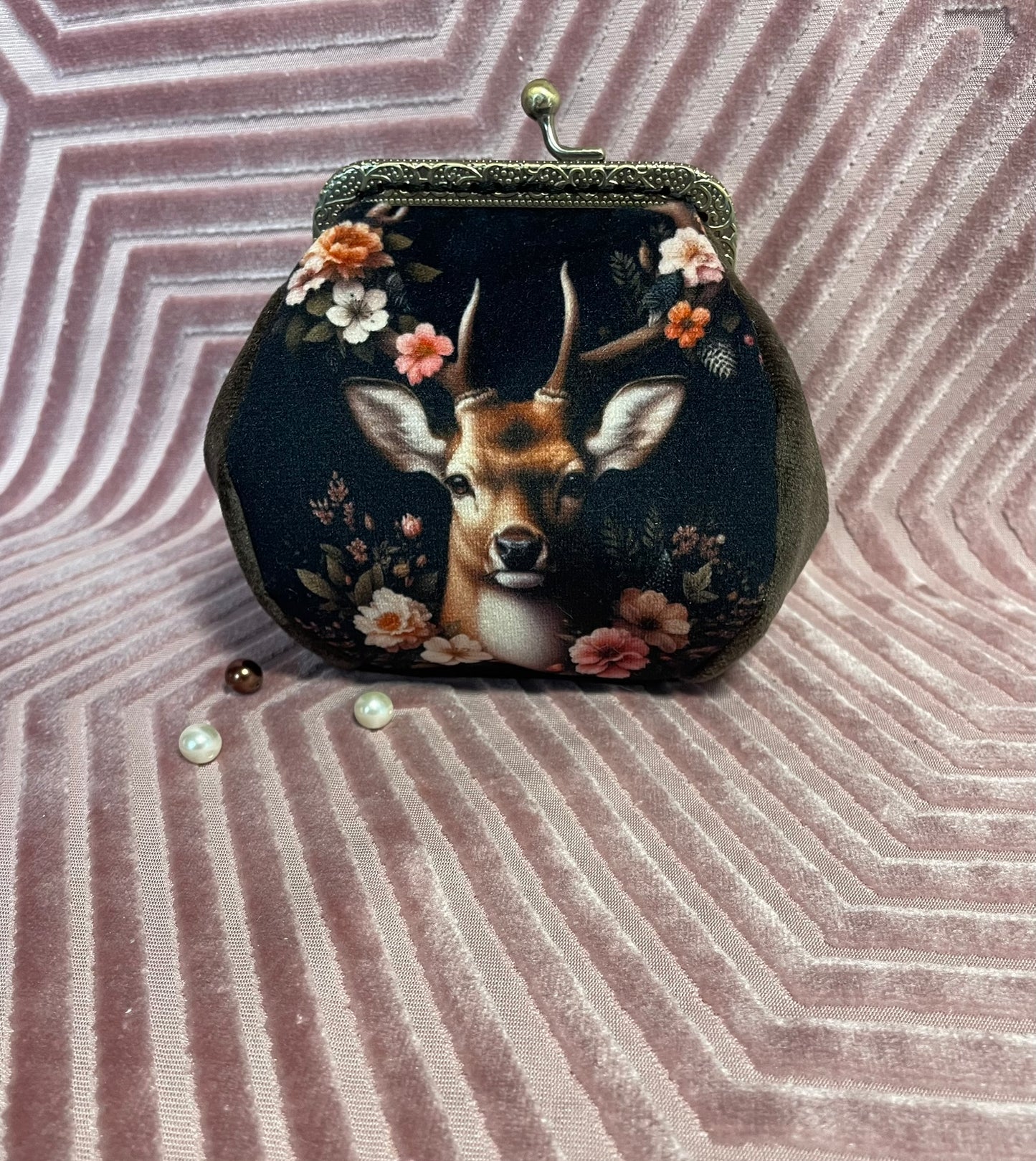 Porte-monnaie “Cerf Enchanté” – Élégance sauvage & charme rétro