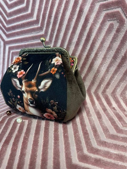 Porte-monnaie “Cerf Enchanté” – Élégance sauvage & charme rétro