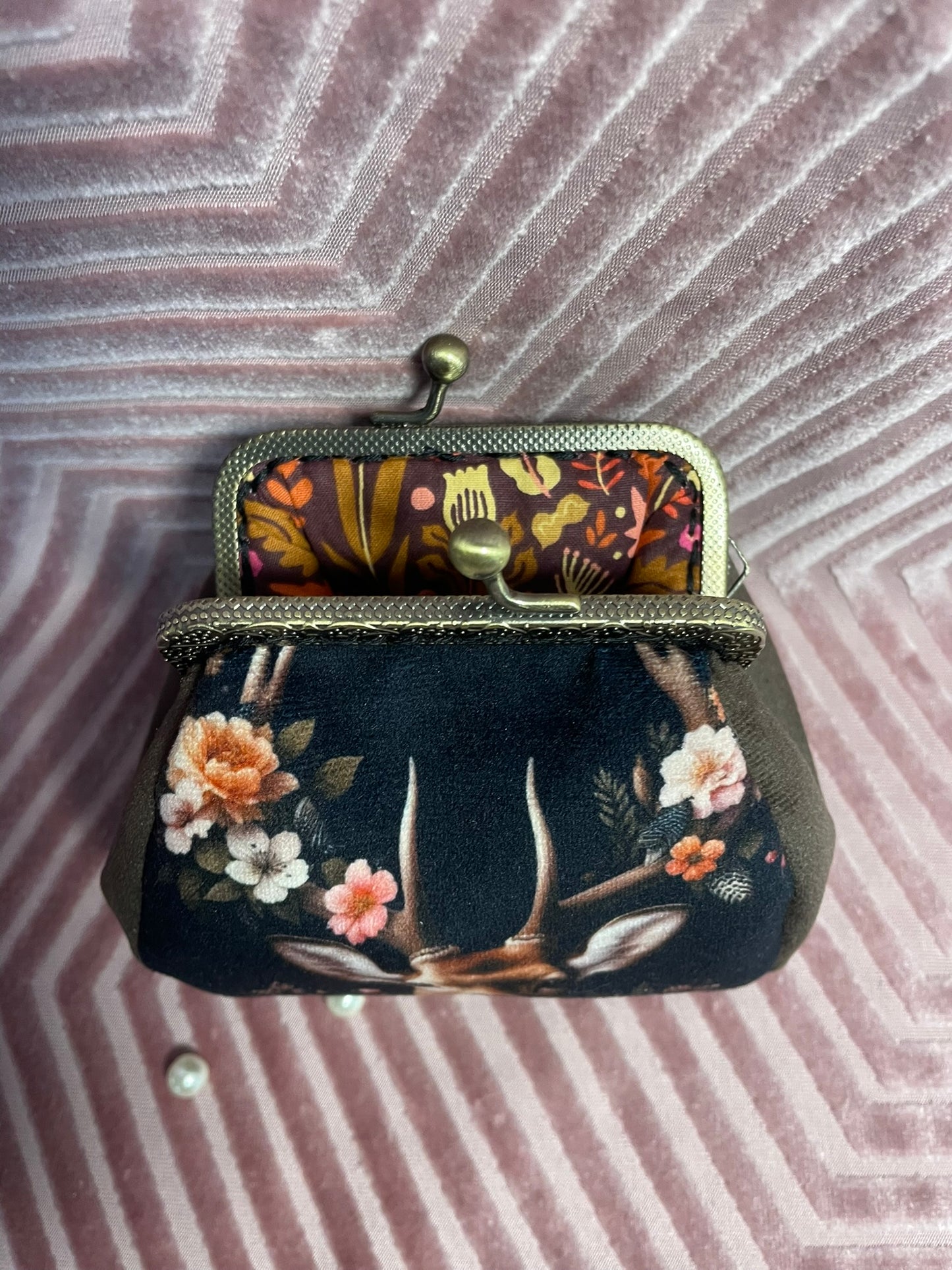 Porte-monnaie “Cerf Enchanté” – Élégance sauvage & charme rétro