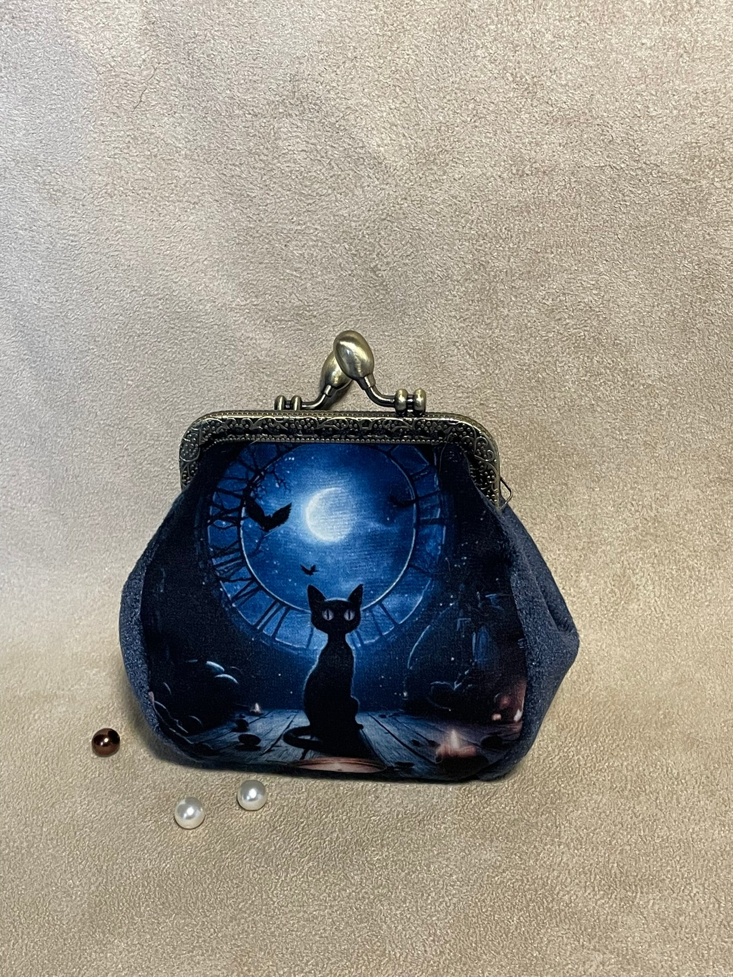 Porte-monnaie “Clair de Lune Félin” – Accessoire vintage fait main - Chat noir & nuit étoilée