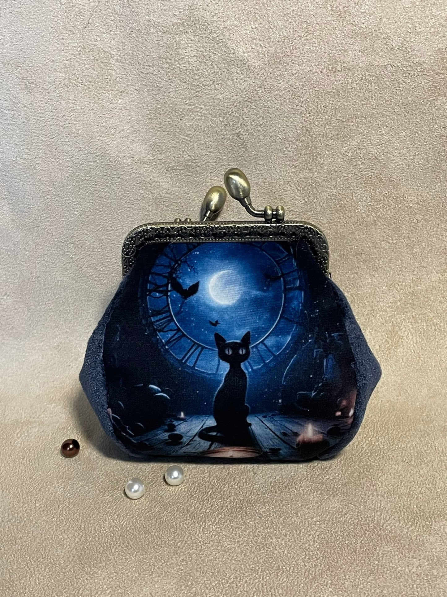 Porte-monnaie “Clair de Lune Félin” – Accessoire vintage fait main - Chat noir & nuit étoilée