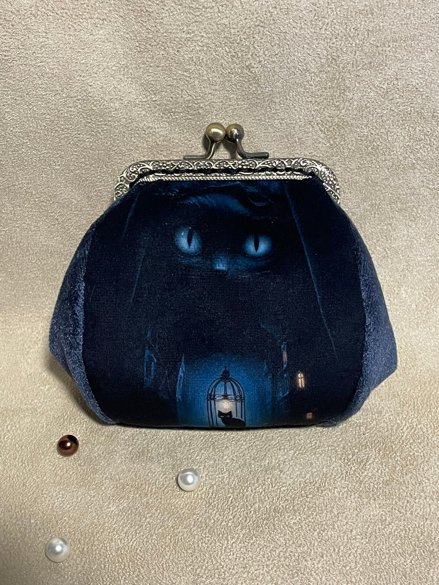 Porte-monnaie “Regard de Minuit” – Accessoire vintage fait main - Chat noir & univers mystérieux
