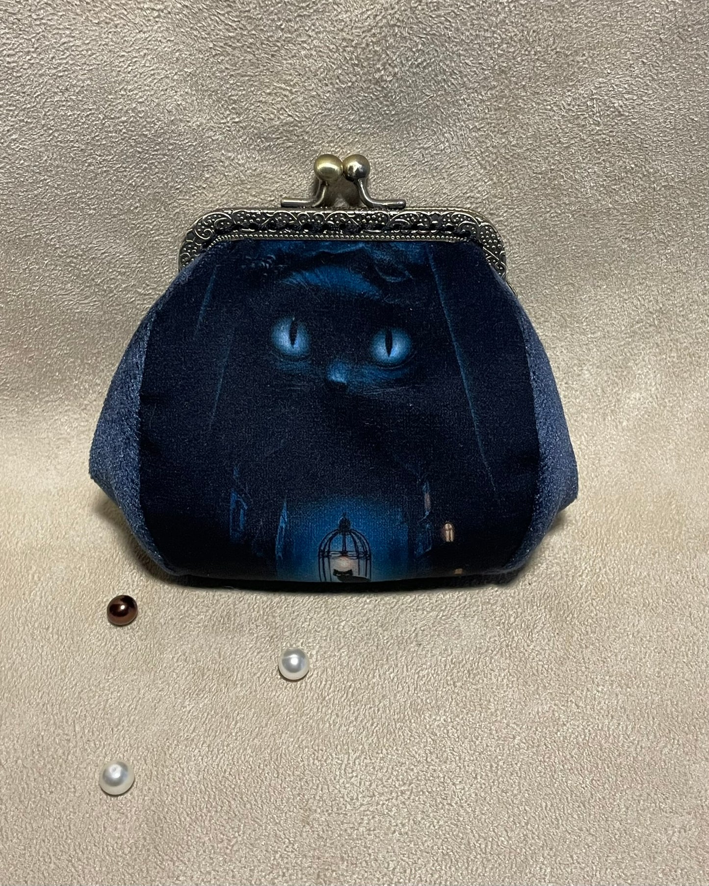 Porte-monnaie “Regard de Minuit” – Accessoire vintage fait main - Chat noir & univers mystérieux