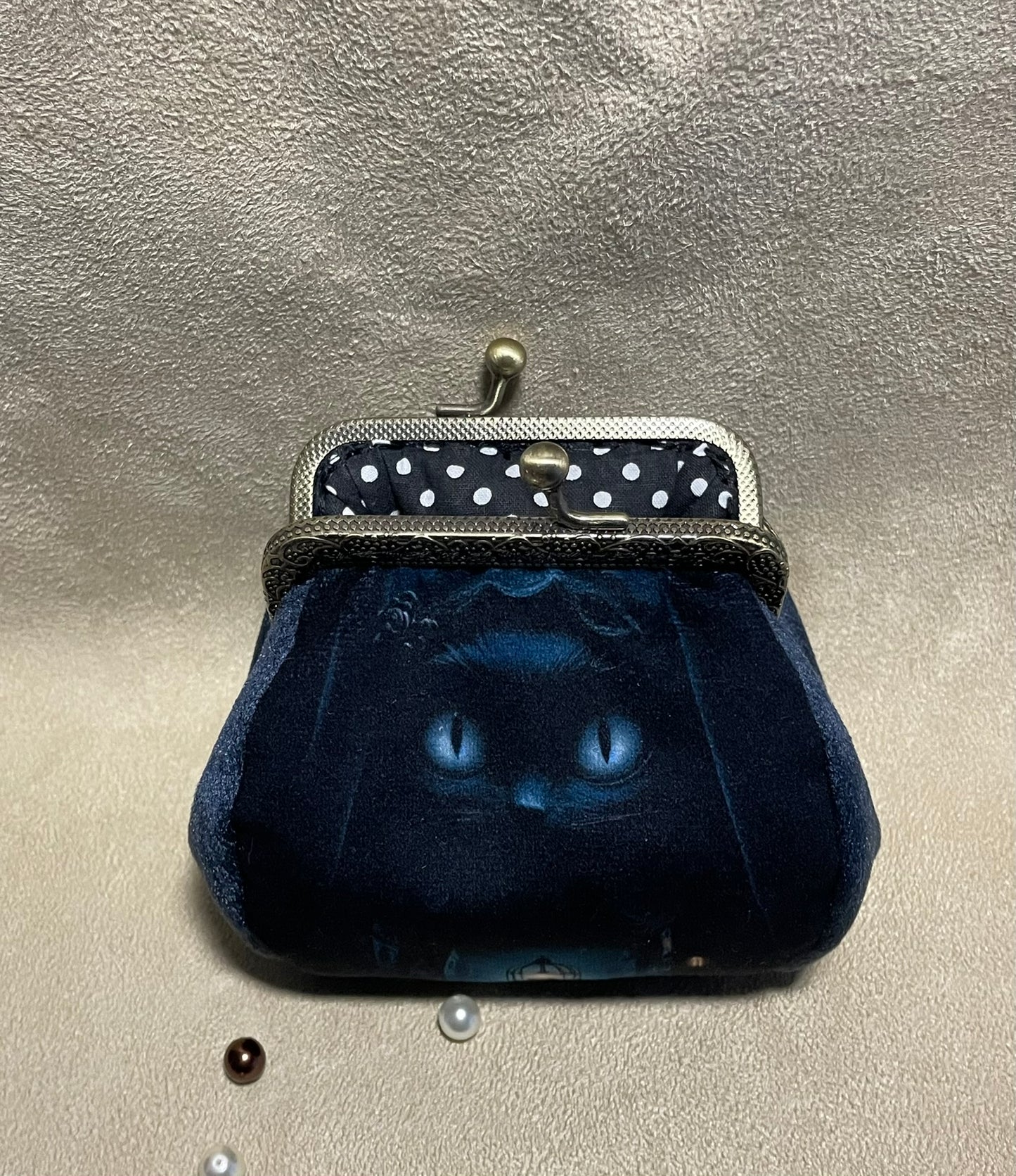 Porte-monnaie “Regard de Minuit” – Accessoire vintage fait main - Chat noir & univers mystérieux