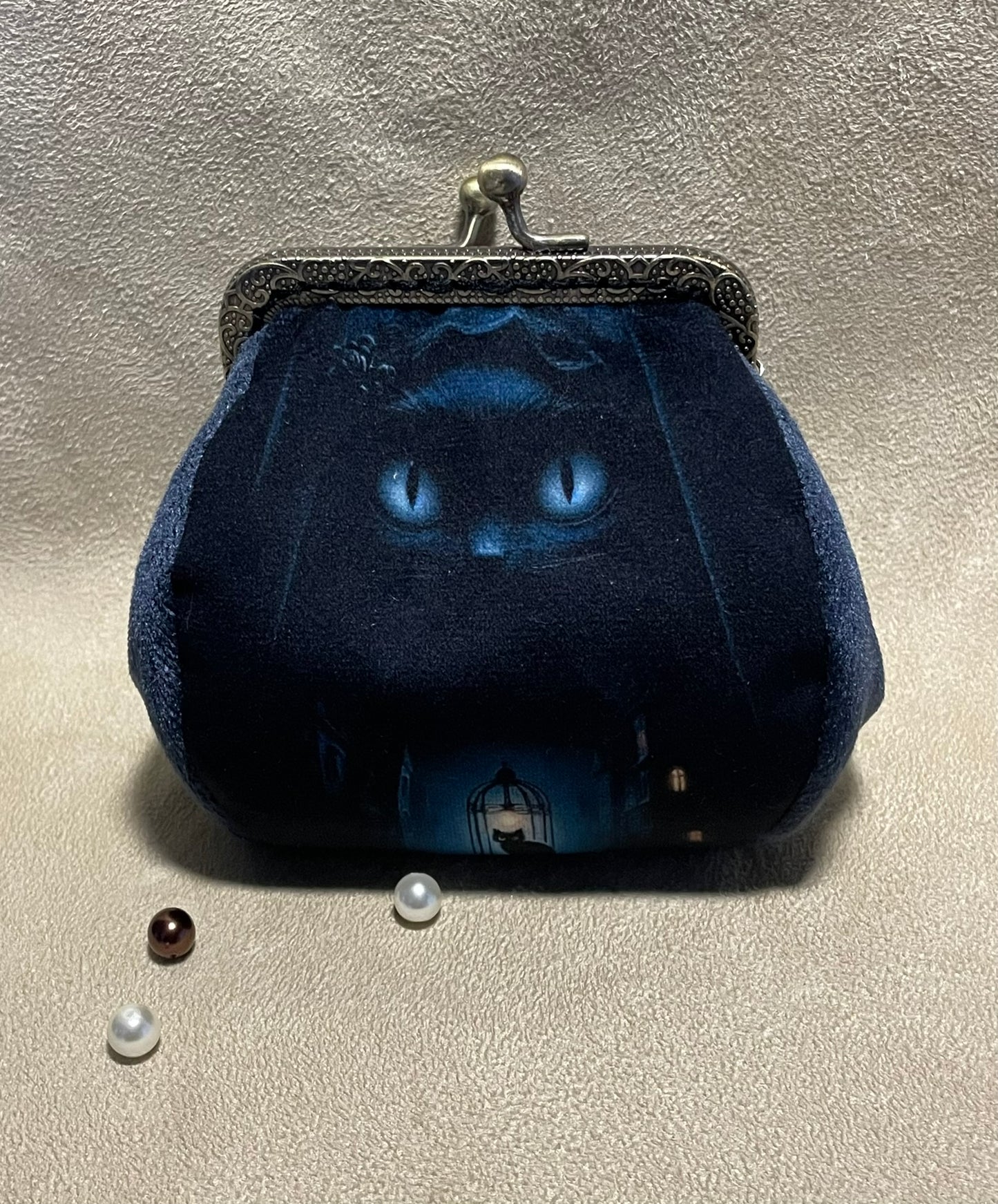 Porte-monnaie “Regard de Minuit” – Accessoire vintage fait main - Chat noir & univers mystérieux