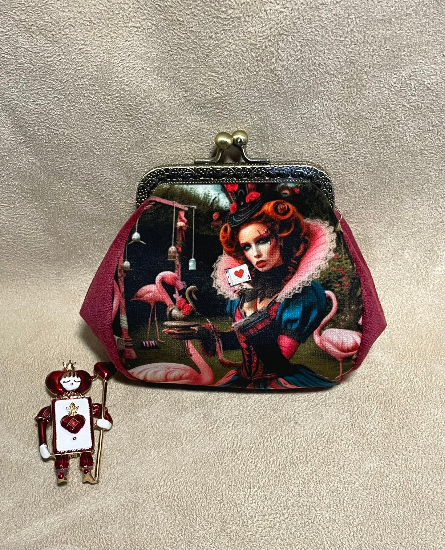 Porte-monnaie “Reine de Cœur Enchantée” – Accessoire vintage fait main - Univers Alice & fantasy gothique