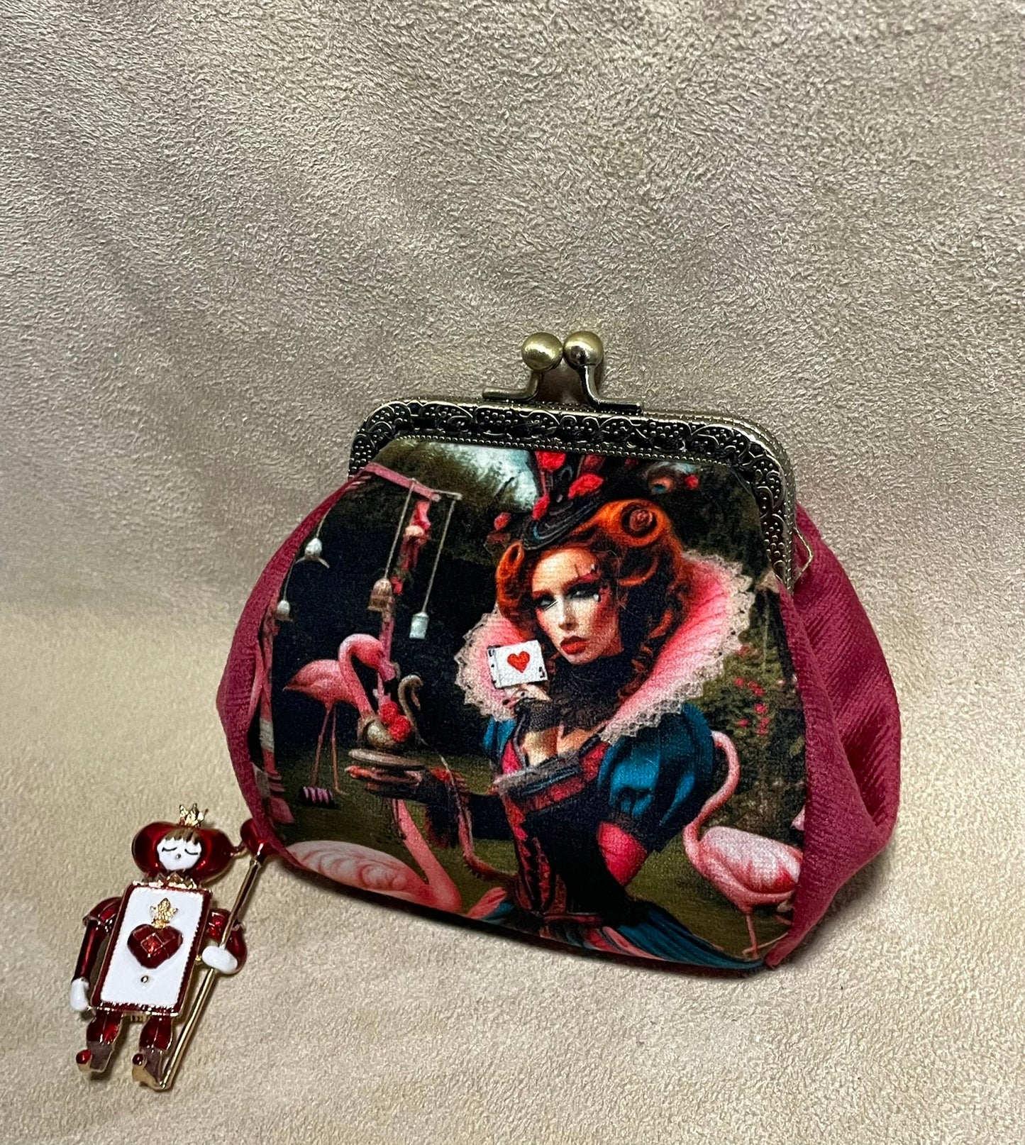 Porte-monnaie “Reine de Cœur Enchantée” – Accessoire vintage fait main - Univers Alice & fantasy gothique