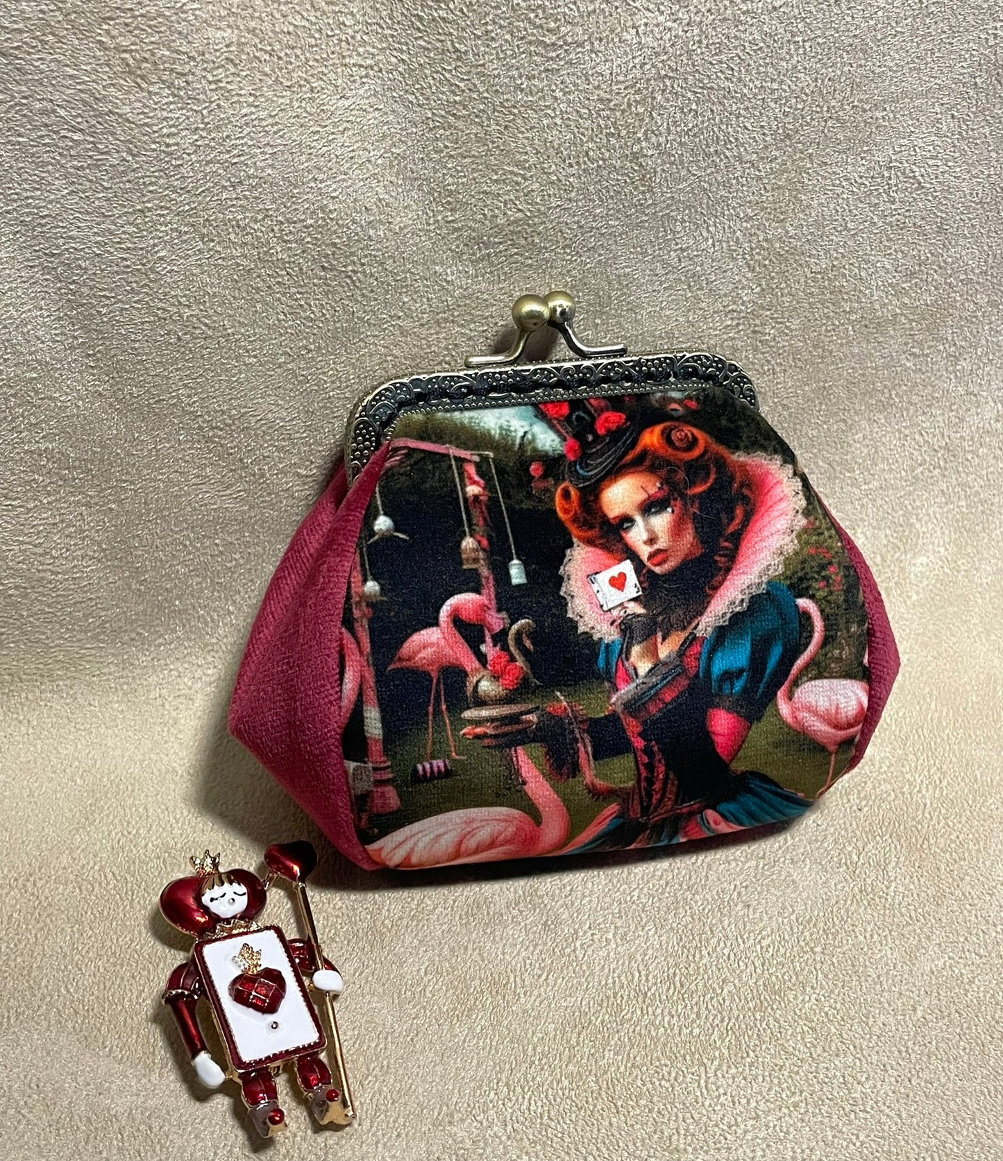 Porte-monnaie “Reine de Cœur Enchantée” – Accessoire vintage fait main - Univers Alice & fantasy gothique