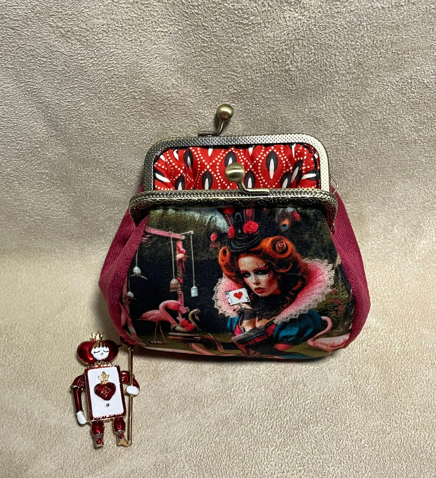 Porte-monnaie “Reine de Cœur Enchantée” – Accessoire vintage fait main - Univers Alice & fantasy gothique