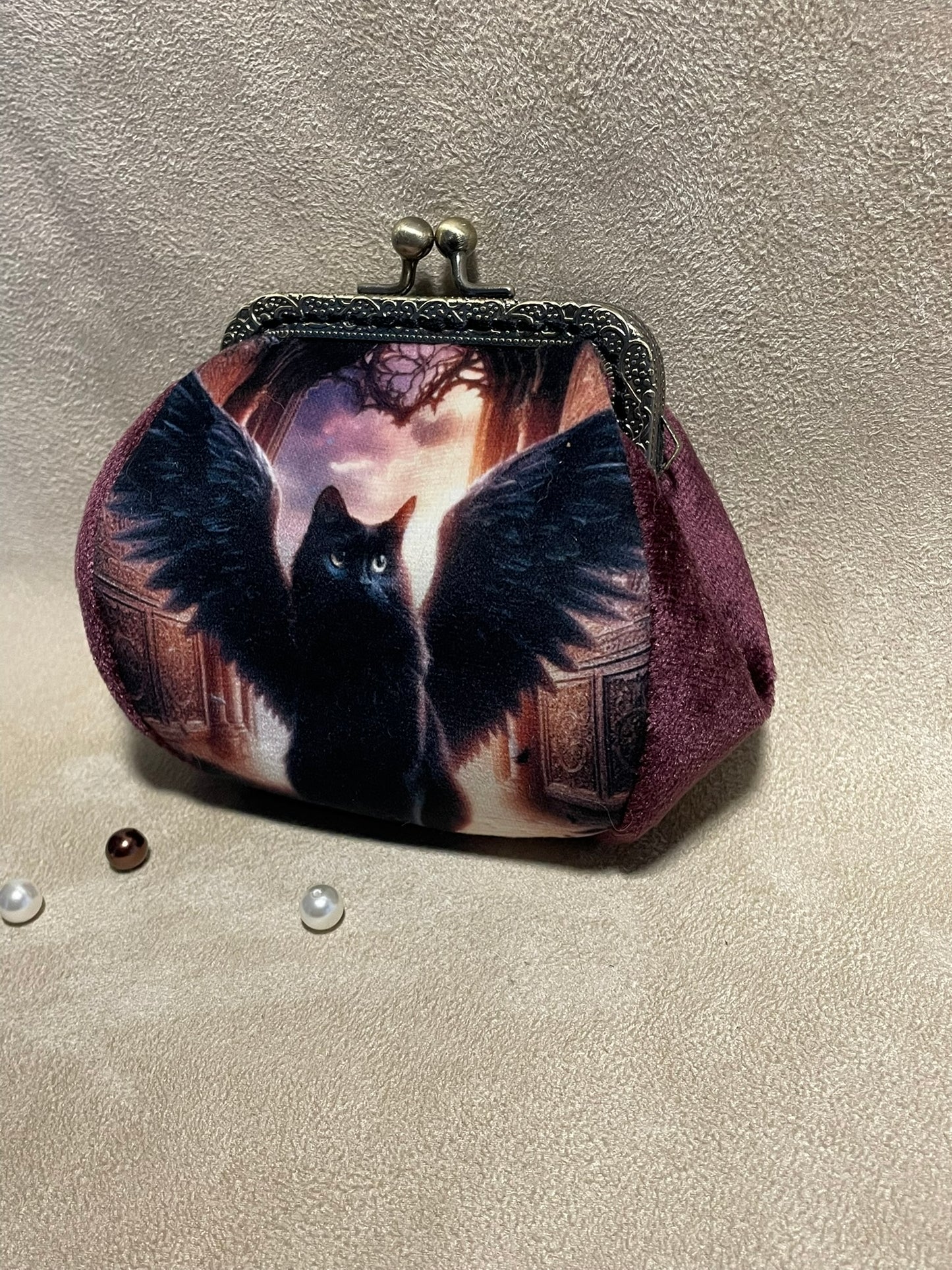 Porte-monnaie “Chat Ailé Nocturne” – Accessoire vintage fait main - Univers mystique & gothique