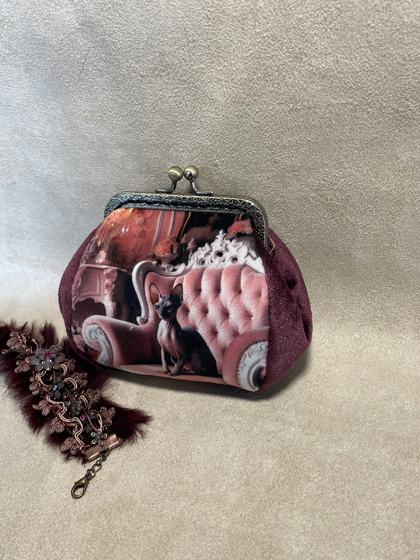 Porte-monnaie “Salon Félin – Chat Sphynx” – Accessoire vintage fait main - Chat élégant & ambiance boudoir