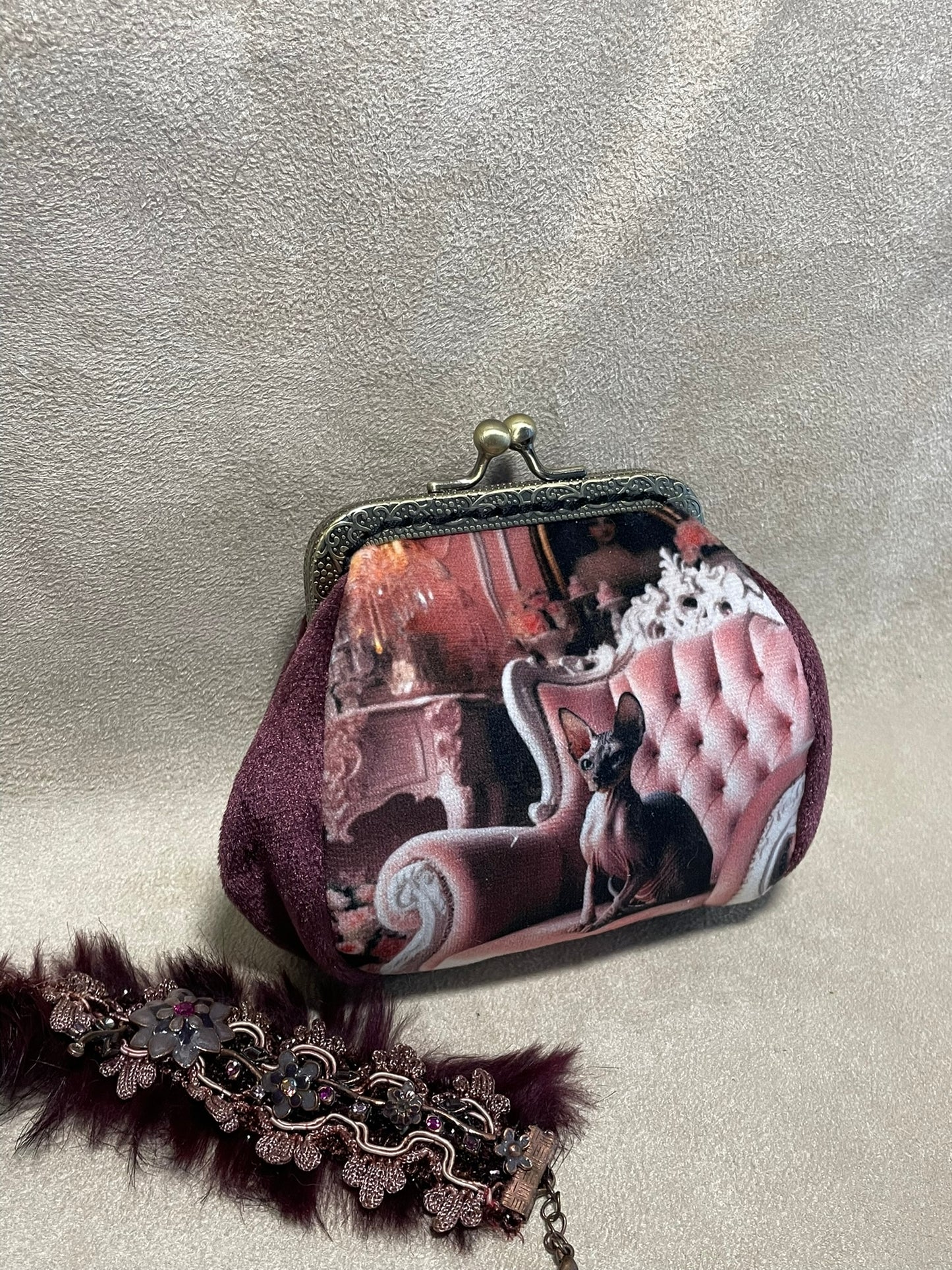 Porte-monnaie “Salon Félin – Chat Sphynx” – Accessoire vintage fait main - Chat élégant & ambiance boudoir