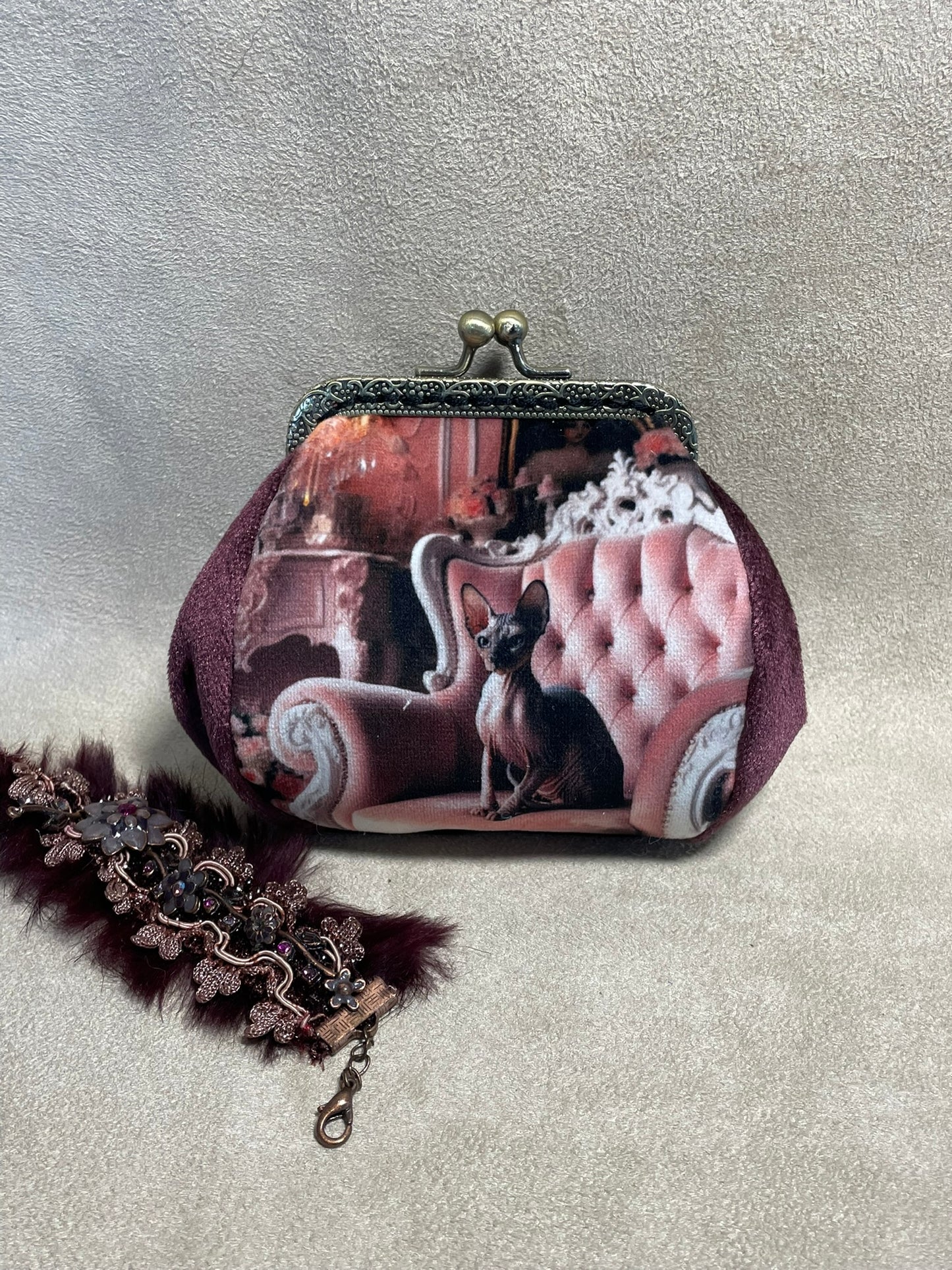 Porte-monnaie “Salon Félin – Chat Sphynx” – Accessoire vintage fait main - Chat élégant & ambiance boudoir