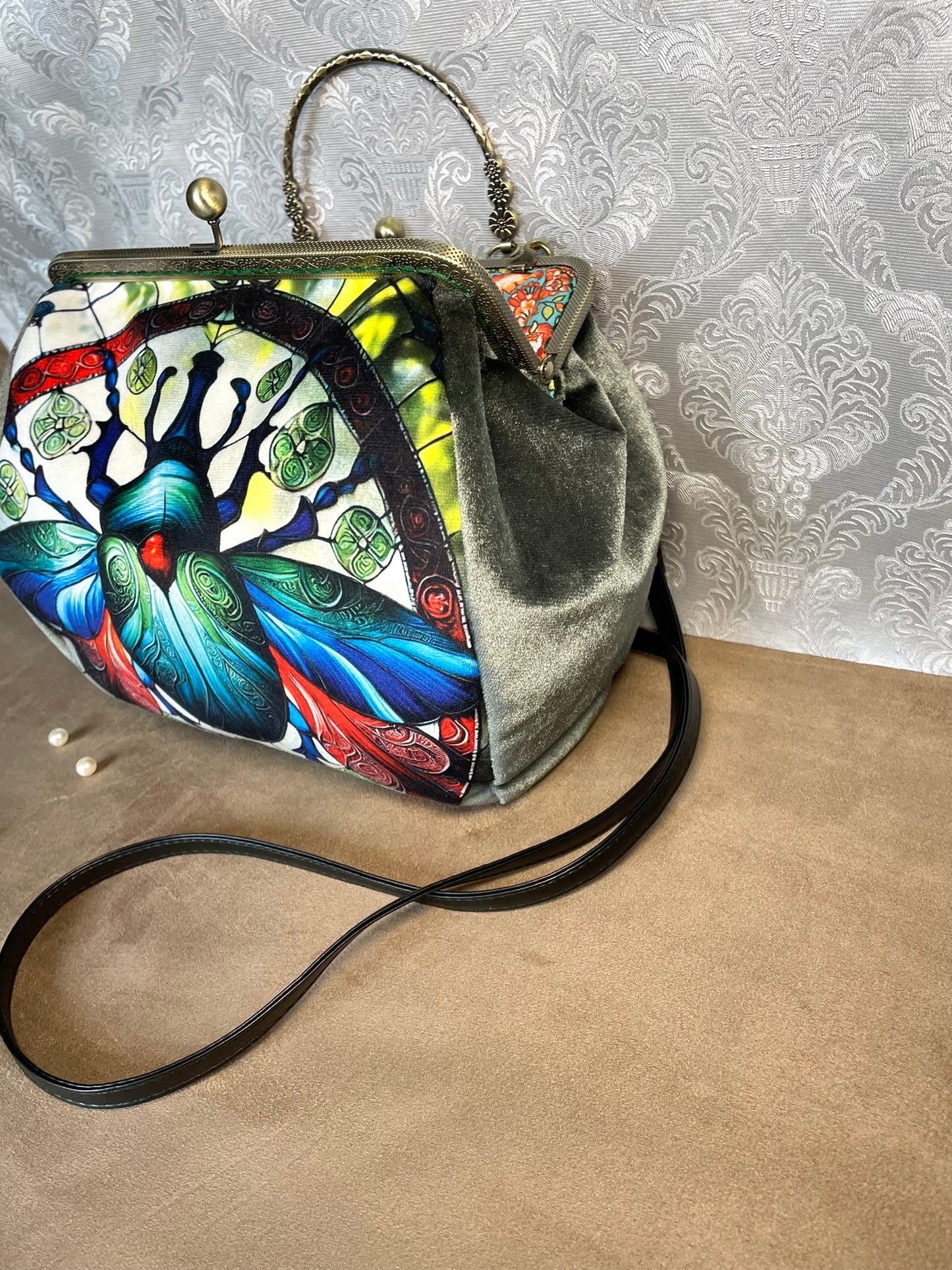 Sac à main « Scarabée Sable Majesté » – Design Vitrail & Élégance Couture