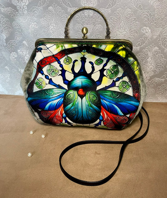 Sac à main « Scarabée Sable Majesté » – Design Vitrail & Élégance Couture