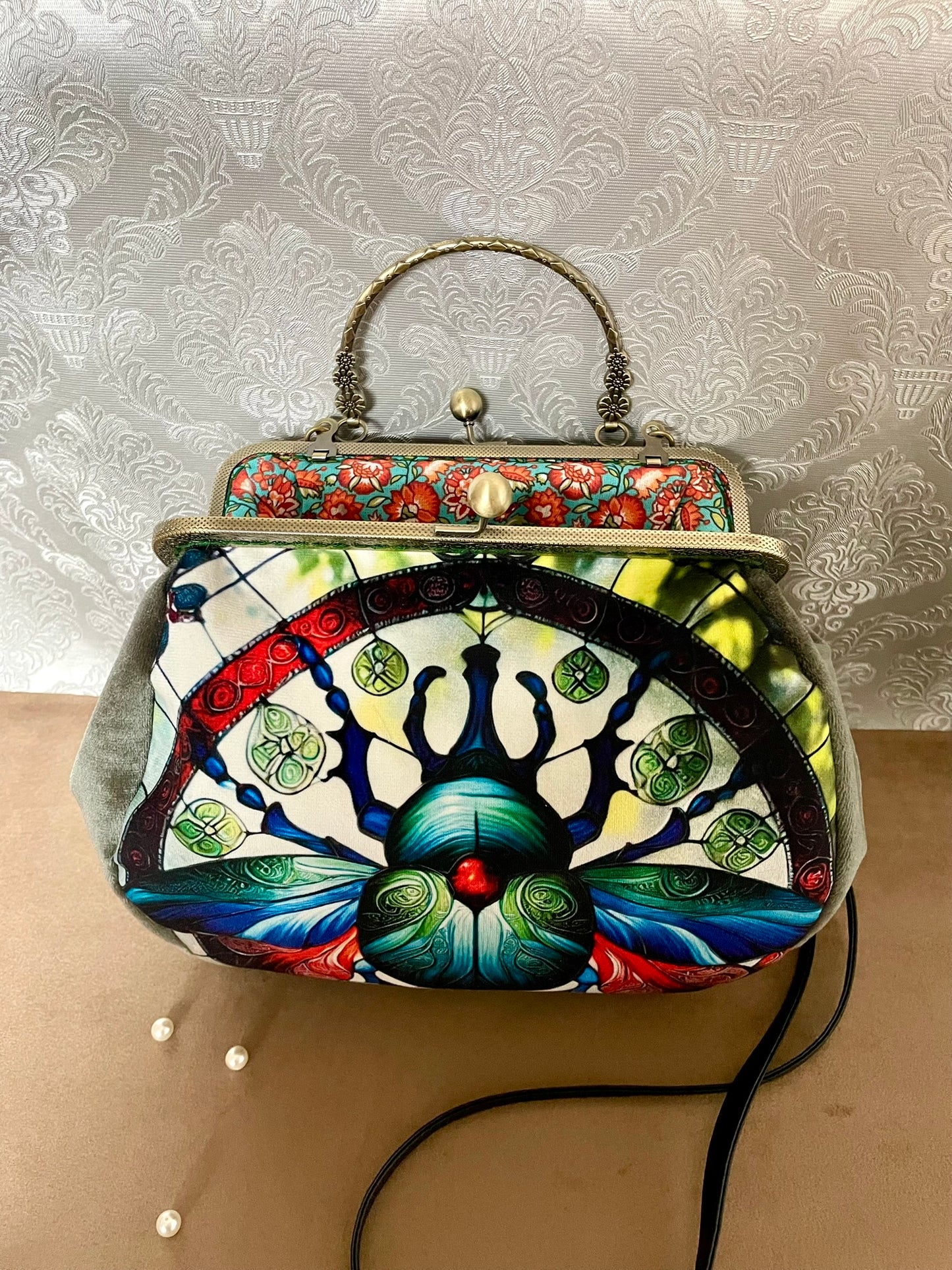 Sac à main « Scarabée Sable Majesté » – Design Vitrail & Élégance Couture