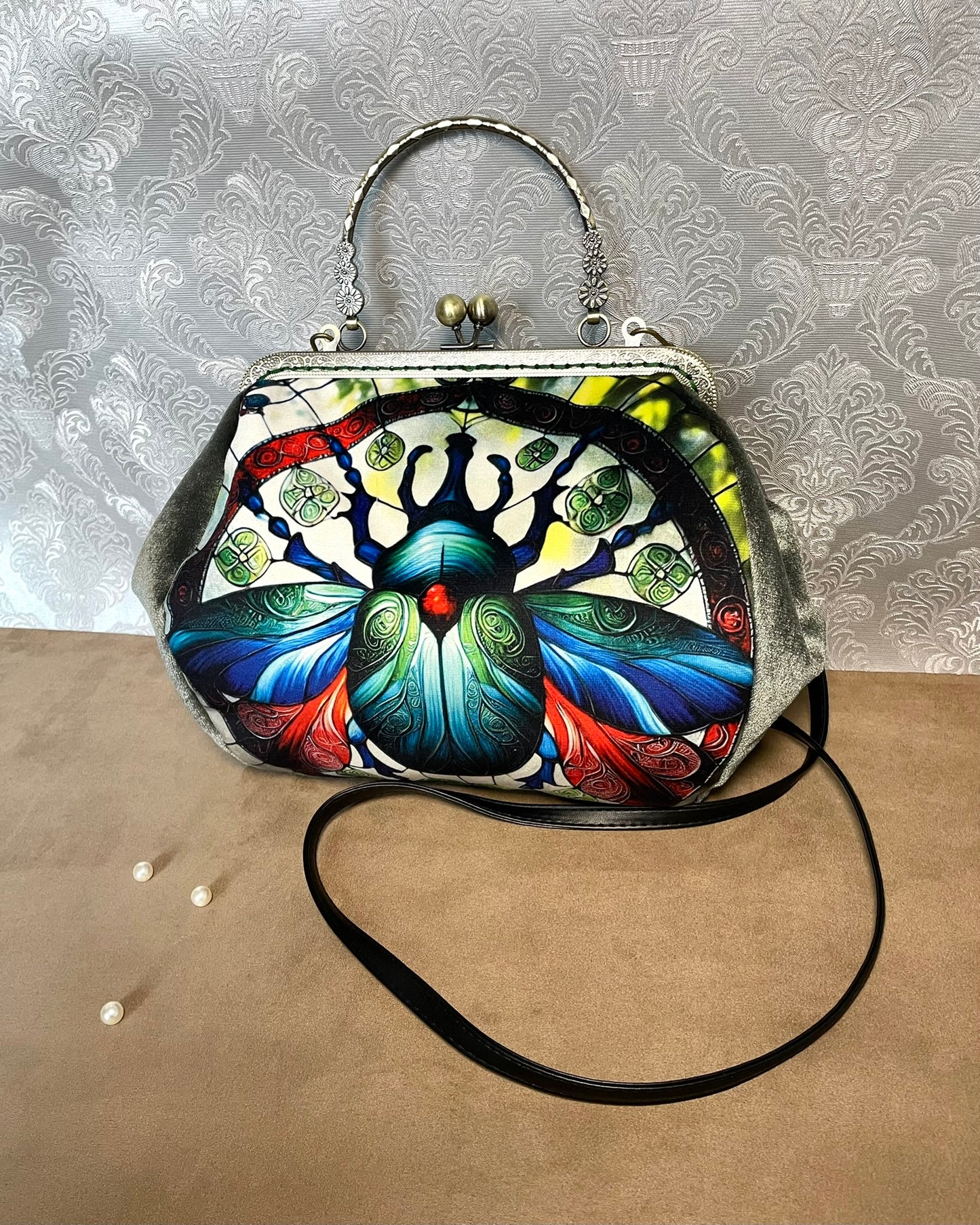 Sac à main « Scarabée Sable Majesté » – Design Vitrail & Élégance Couture