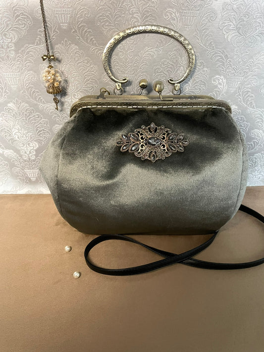 Sac « Gris Opaline » – Élégance satinée & charme rétro