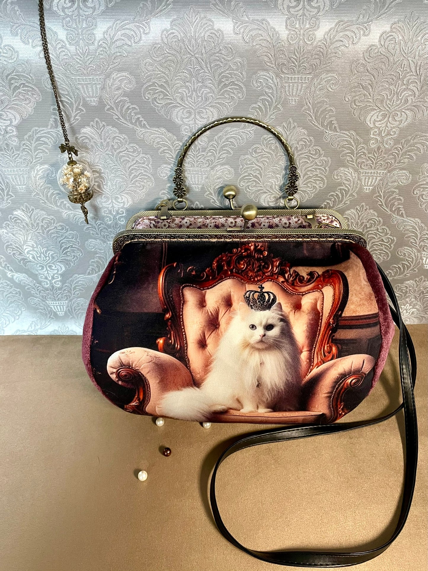 Sac « Chat Royal en Velours» – Élégance féline & charme vintage