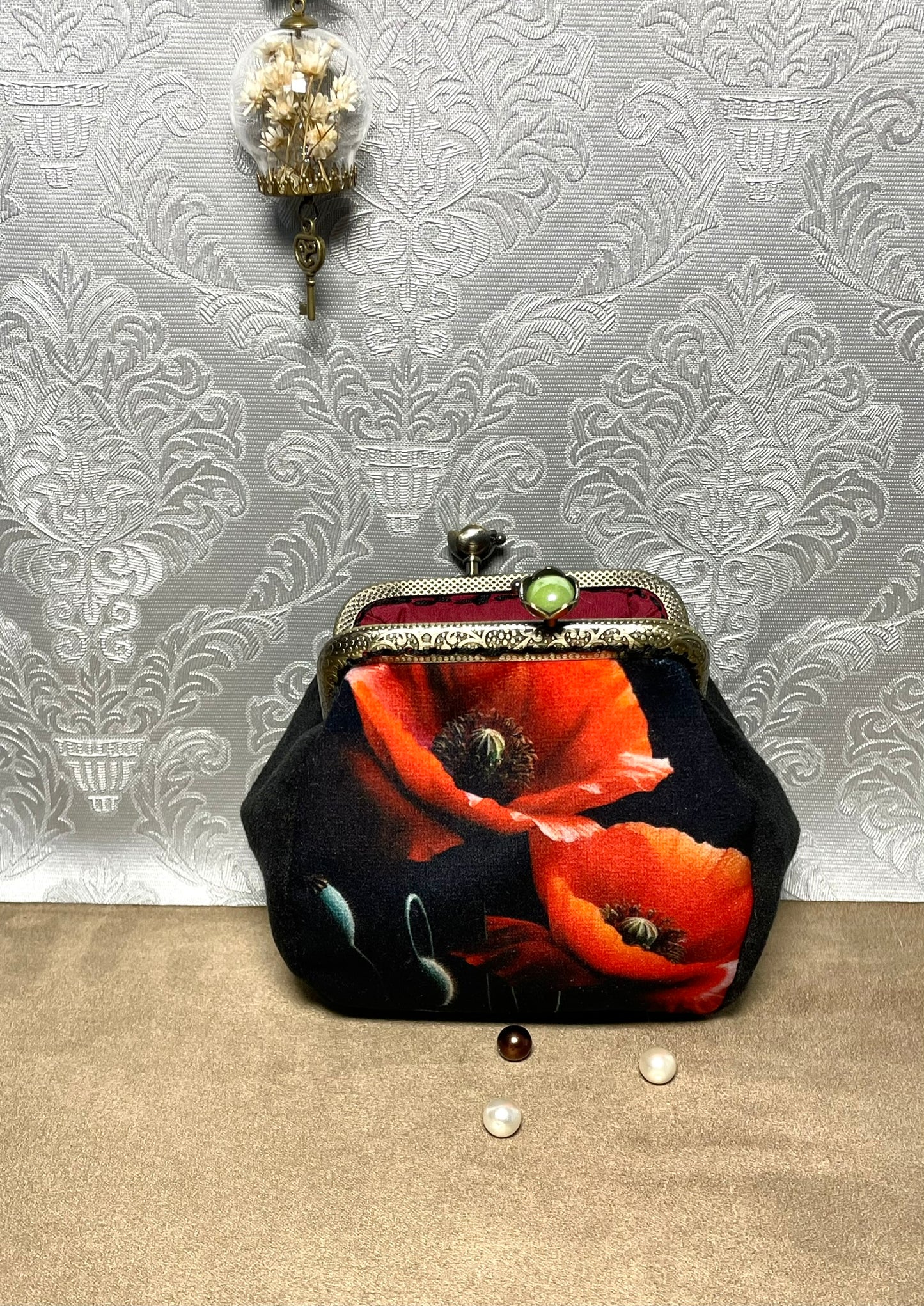 Porte-monnaie « Coquelicot Noir & Rouge Éclat » – Élégance florale & charme vintage