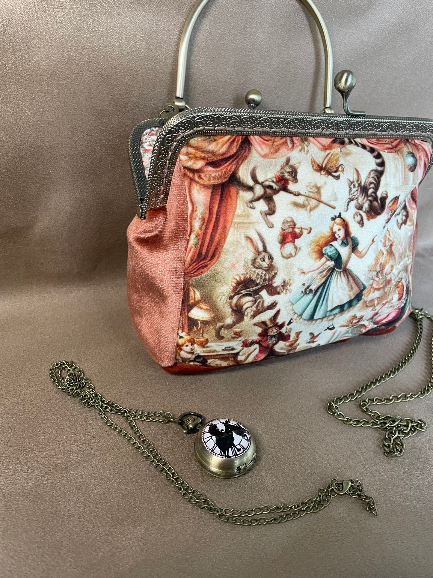 Pochette clutch  "L'Heure du Thé au Pays des Merveilles" – Pochette Vintage Vieux Rose