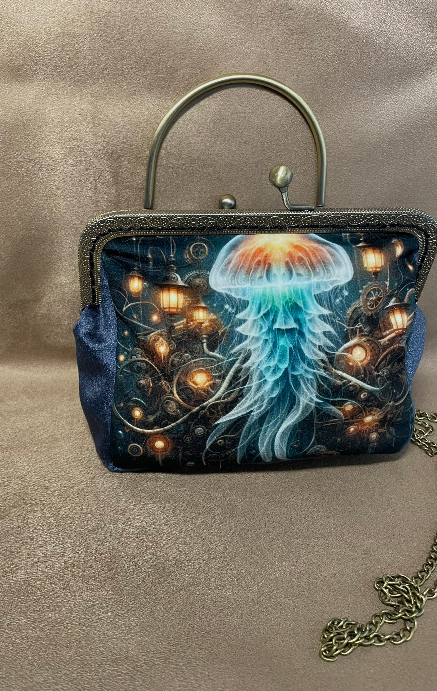 Pochette /Clutch « Les Abysses Mécaniques » – Méduse Lumineuse & Steampunk