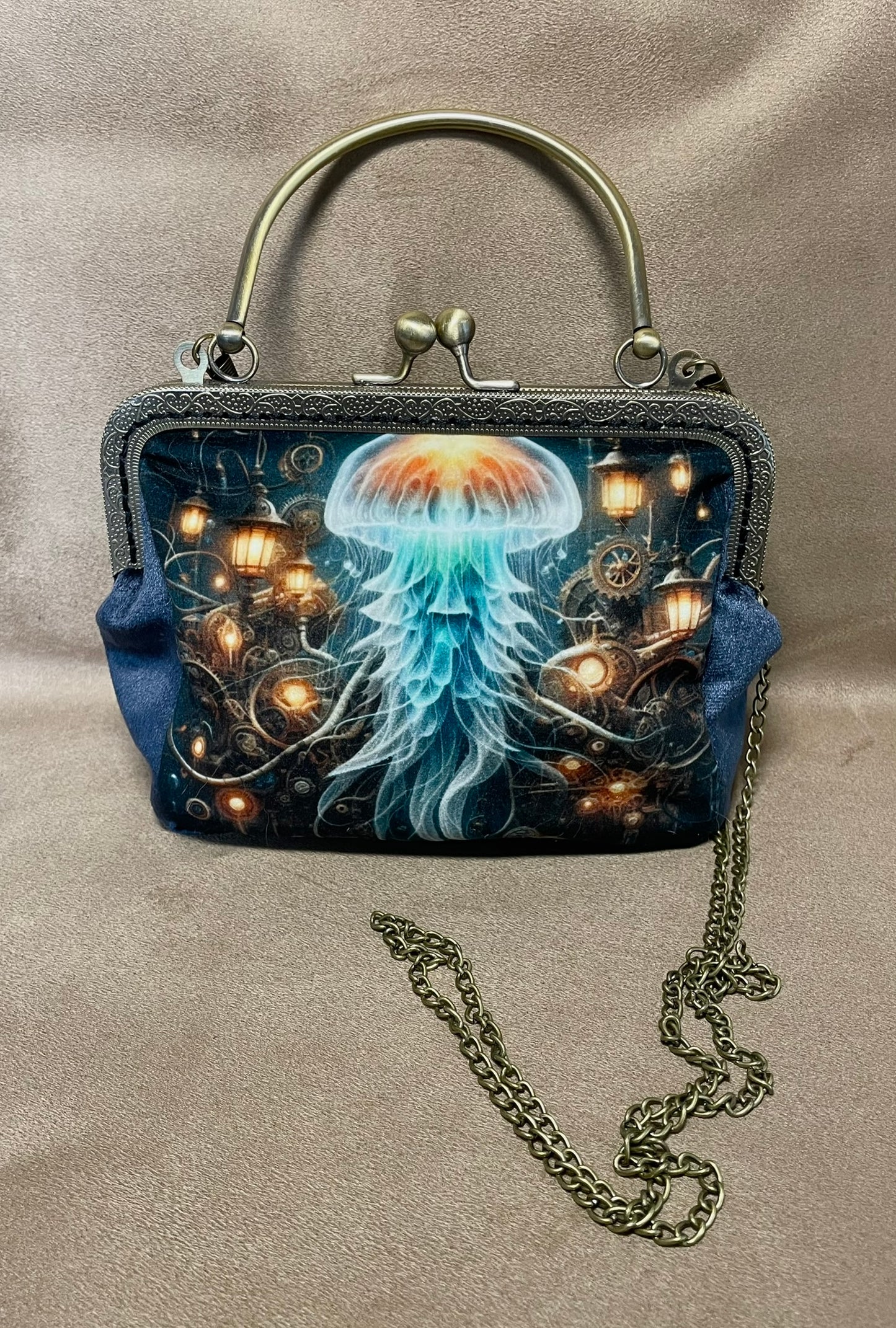 Pochette /Clutch « Les Abysses Mécaniques » – Méduse Lumineuse & Steampunk