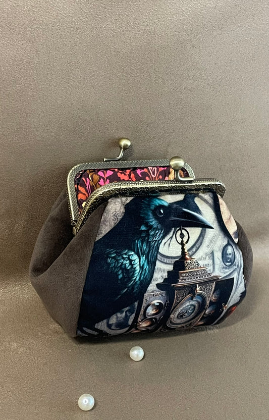 Porte-monnaie « Le Gardien du Temps » – Corbeau & Mystères Anciens