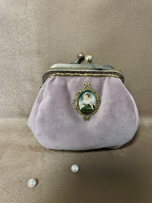 Porte-monnaie « Douceur d’Antan » – Médaillon Ancien & Velours Poudré