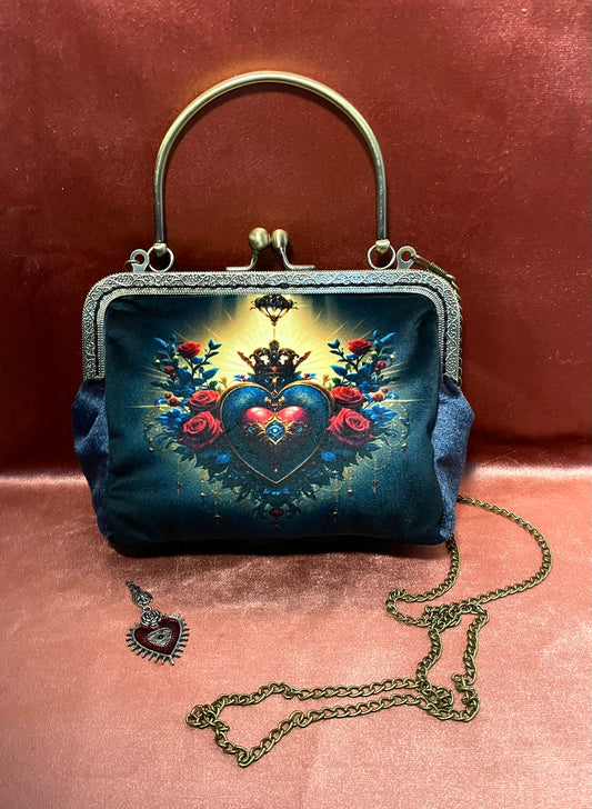 Pochette/Clutch  Bijou "Le Cœur Ex-Voto" – Velours Bleu Nuit & Éclat Baroque L’élégance mystique d'une icône intemporelle