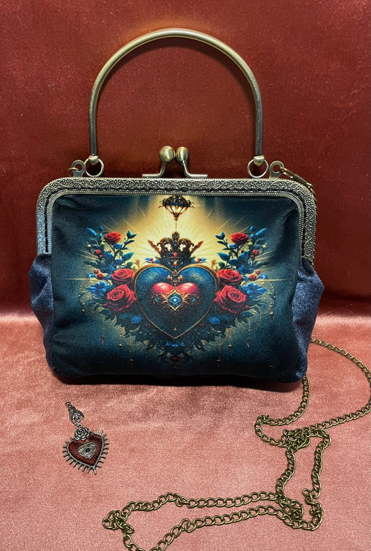 Pochette/Clutch  Bijou "Le Cœur Ex-Voto" – Velours Bleu Nuit & Éclat Baroque L’élégance mystique d'une icône intemporelle