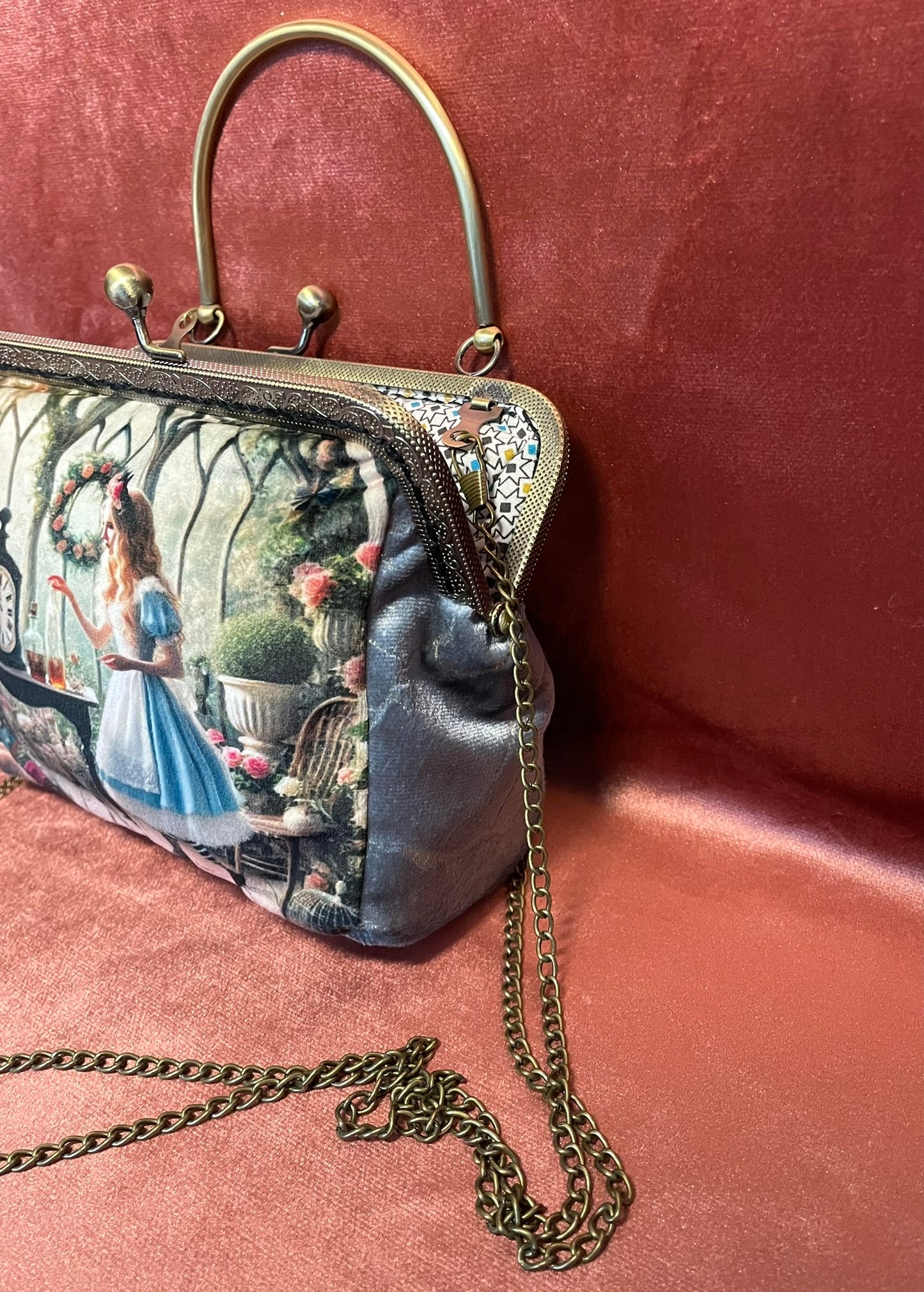 Pochette Clutch "Le Laboratoire d'Alice" – Pochette Artisanale Style Vintage & Shabby Chic