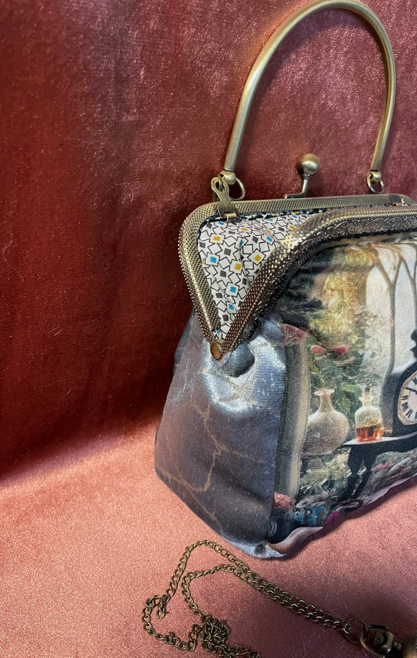 Pochette Clutch "Le Laboratoire d'Alice" – Pochette Artisanale Style Vintage & Shabby Chic