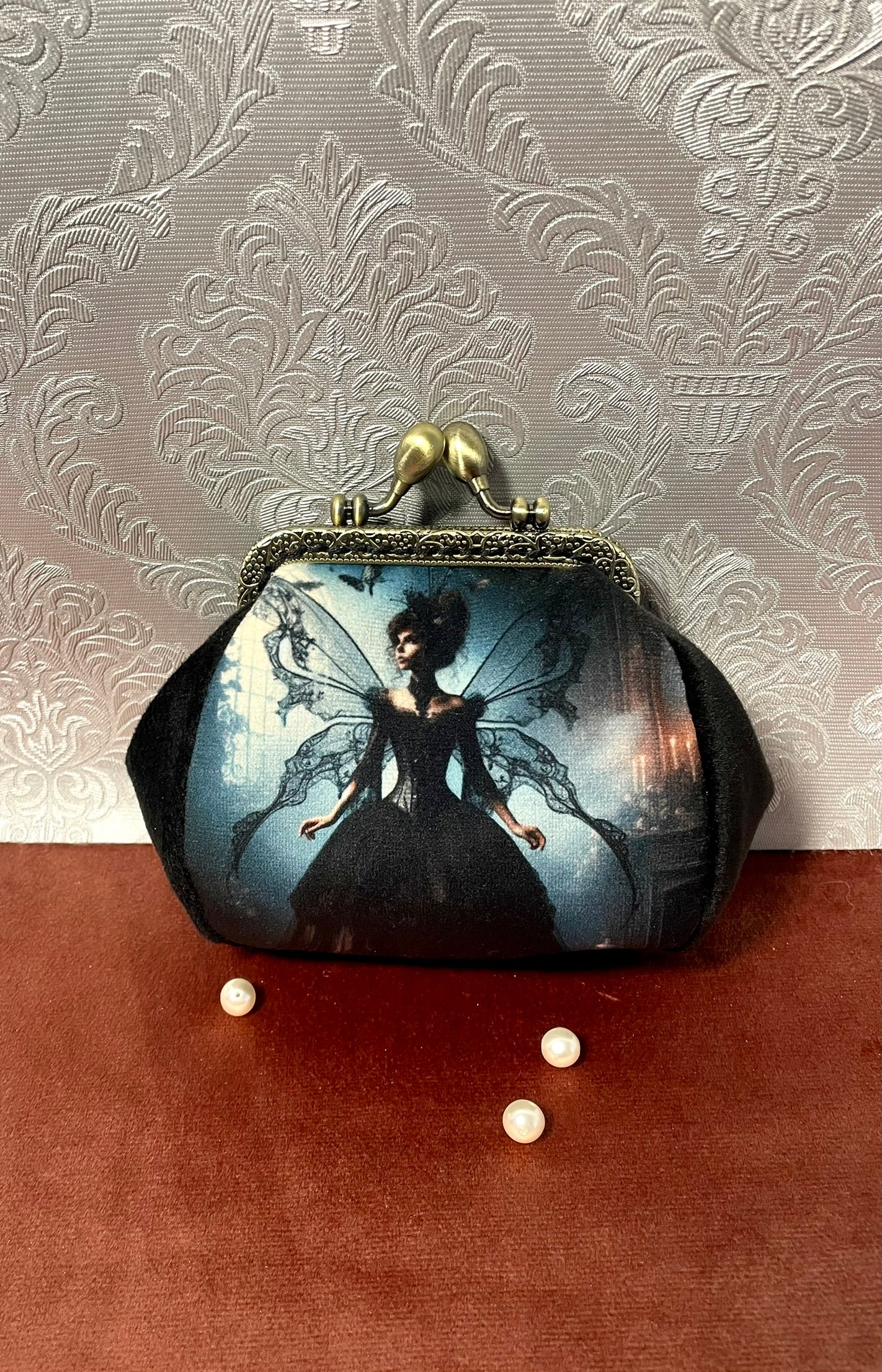 Porte-monnaie Gothique Chic « La Fée Noire » – Velours Noir & Fermoir Rétro