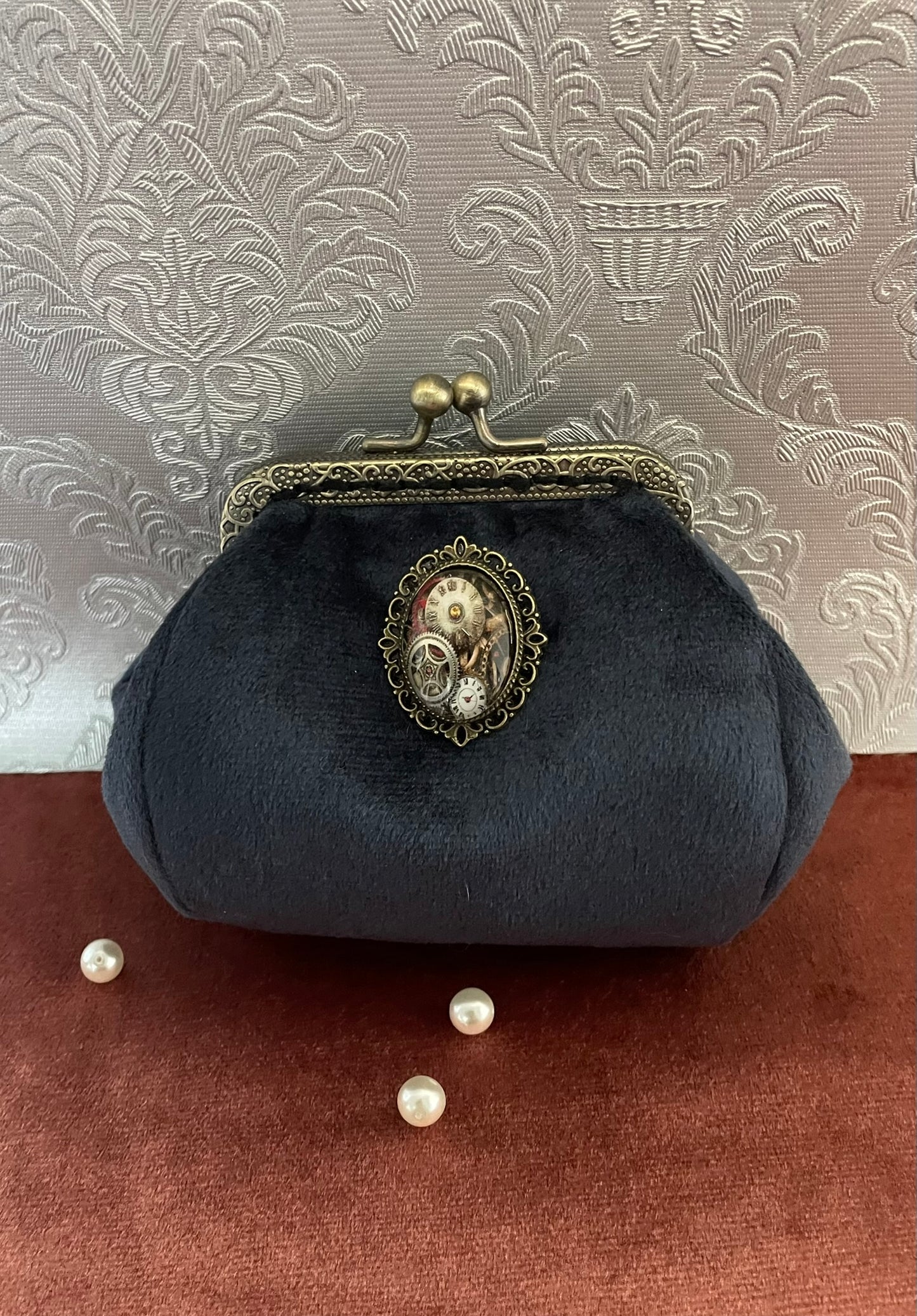 Porte-monnaie Steampunk « L’Engrenage du Temps » – Velours Bleu & Horlogerie Vintage