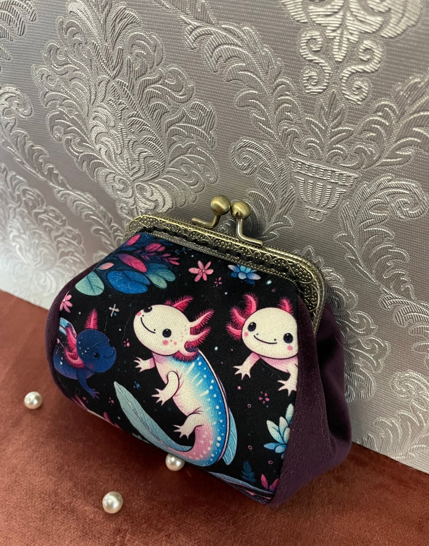 Porte-monnaie Axolotl "Douceur Aquatique" – Création Textile Kawaii & Violette