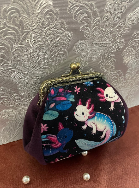 Porte-monnaie Axolotl "Douceur Aquatique" – Création Textile Kawaii & Violette